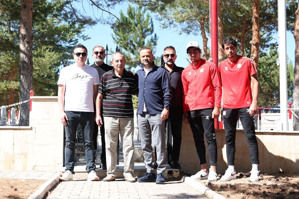 Sivasspor, 1967'deki olaylarda hayatını kaybeden taraftarları andı
