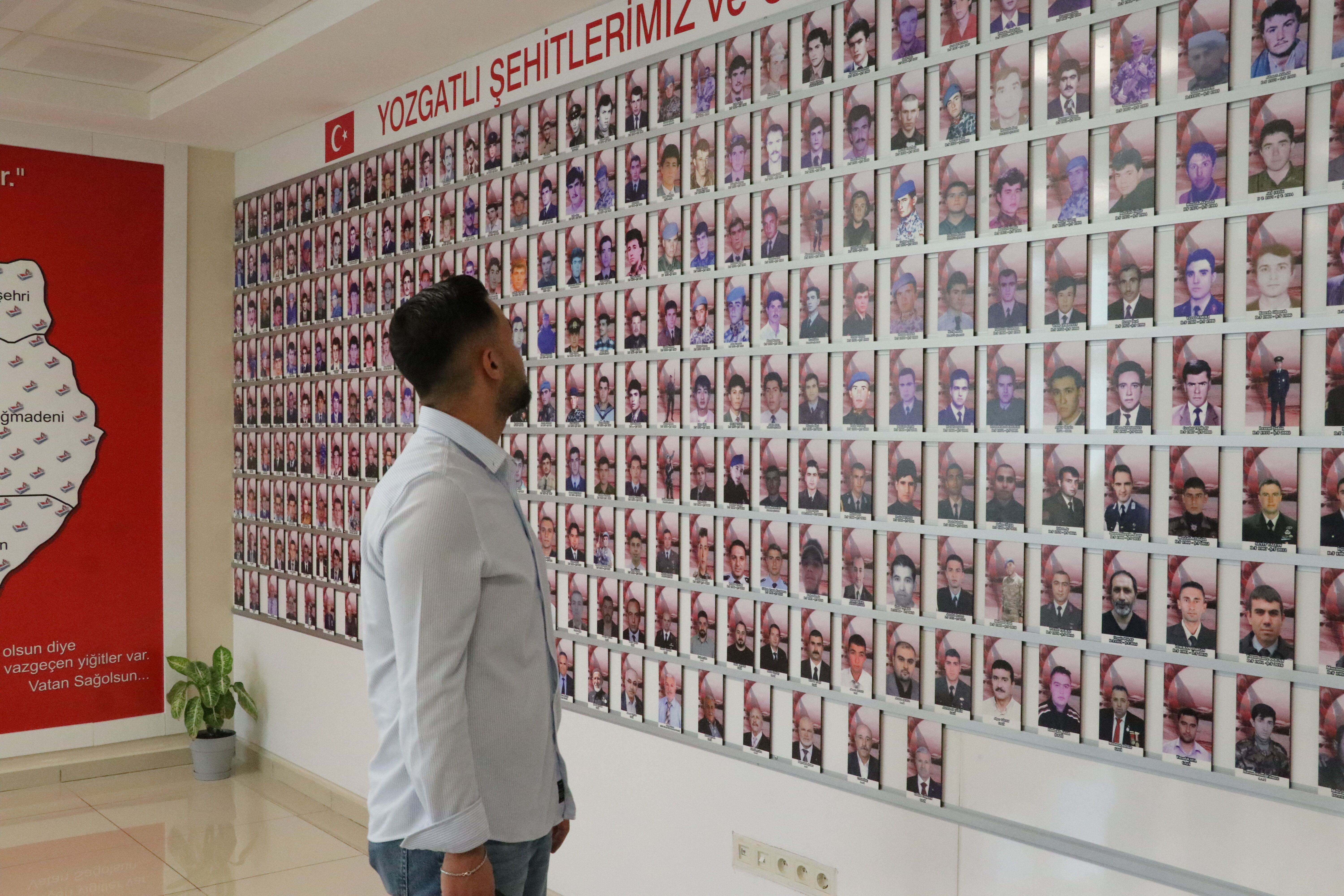 Gazi uzman çavuş, şehit yakınları ve gaziler için mesaisini sürdürüyor