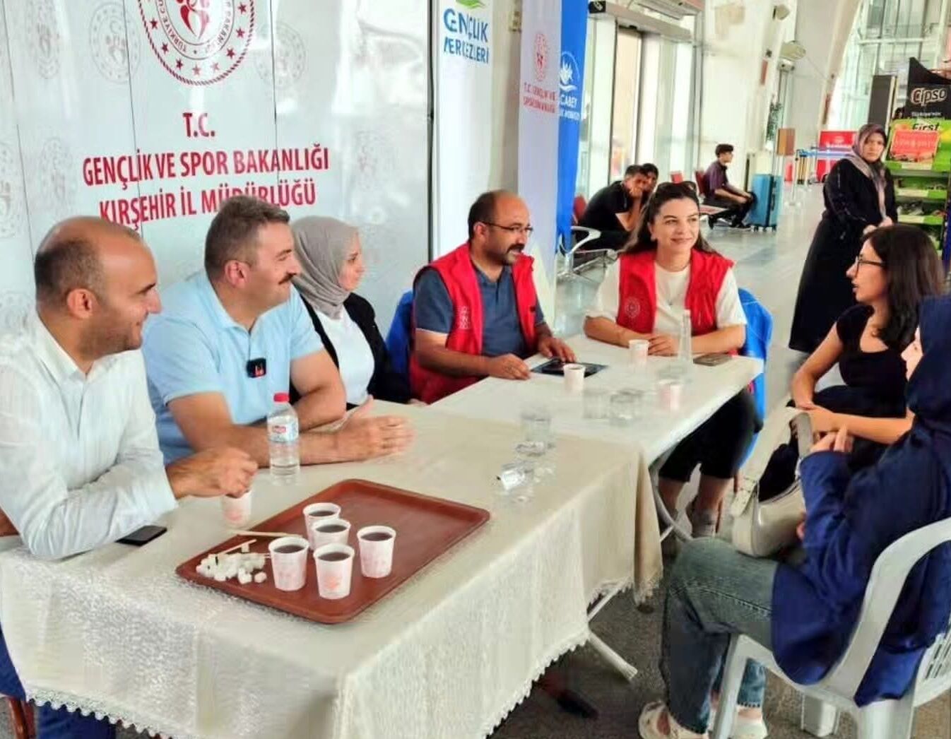 Üniversite eğitimi için Kırşehir'e gelen öğrenciler otogarda karşılanıyor