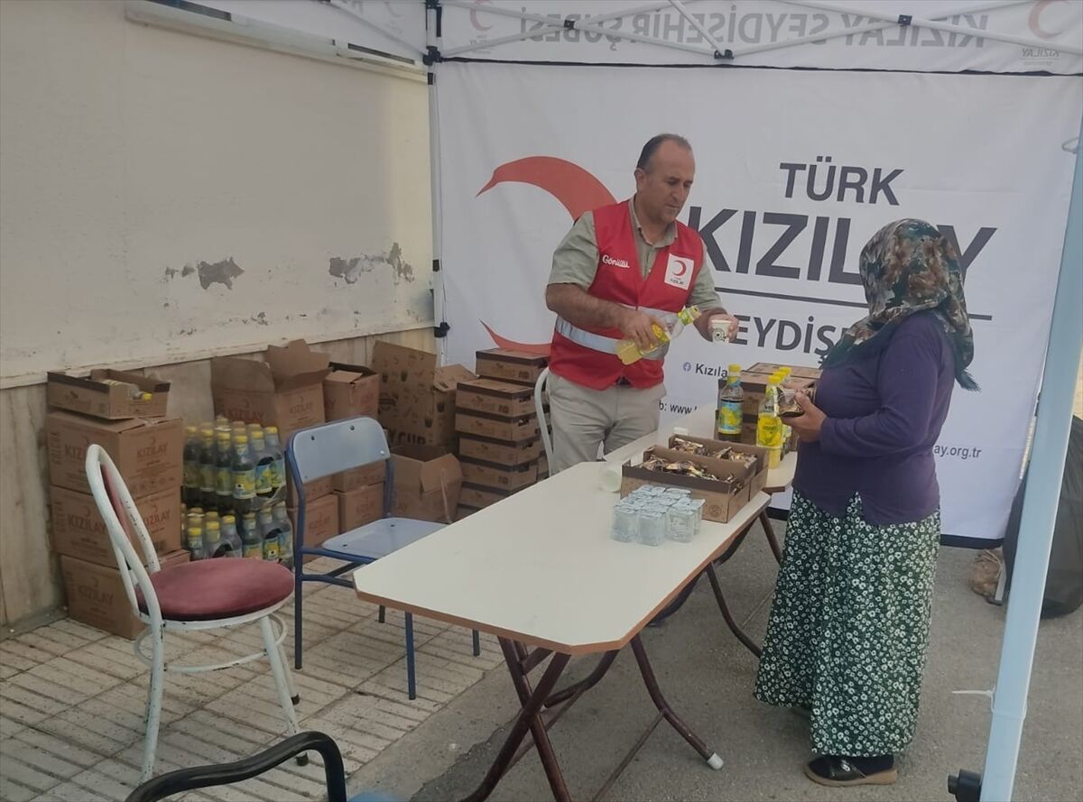 Seydişehir'de Kızılay'dan yeni öğrencilere sıcak karşılama