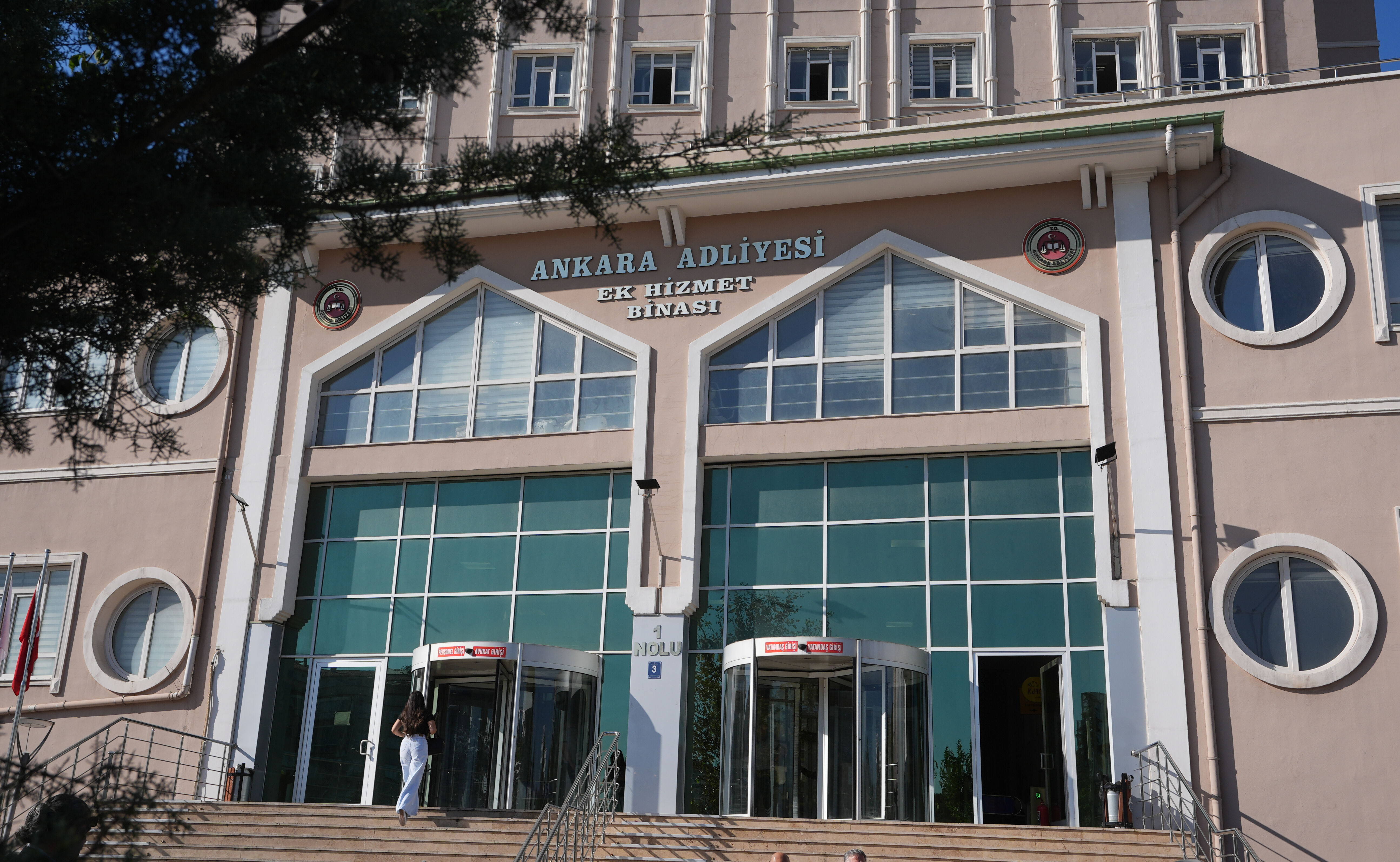 CHP'nin 38. Olağan Kurultayı ve 21. Olağanüstü Kurultayı'nın iptaline ilişkin davada ara karar