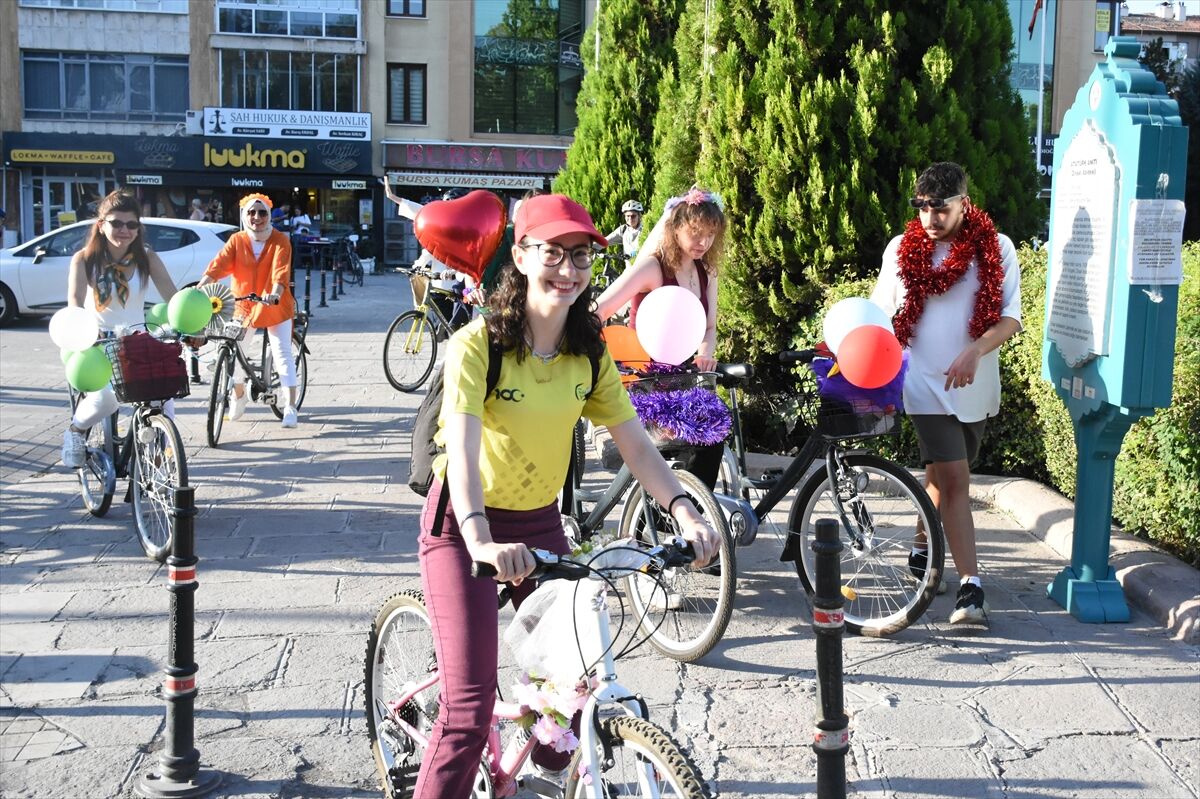 Konya'da kadınlar, Dünya Otomobilsiz Kentler Günü'ne dikkati çekmek için pedal çevirdi