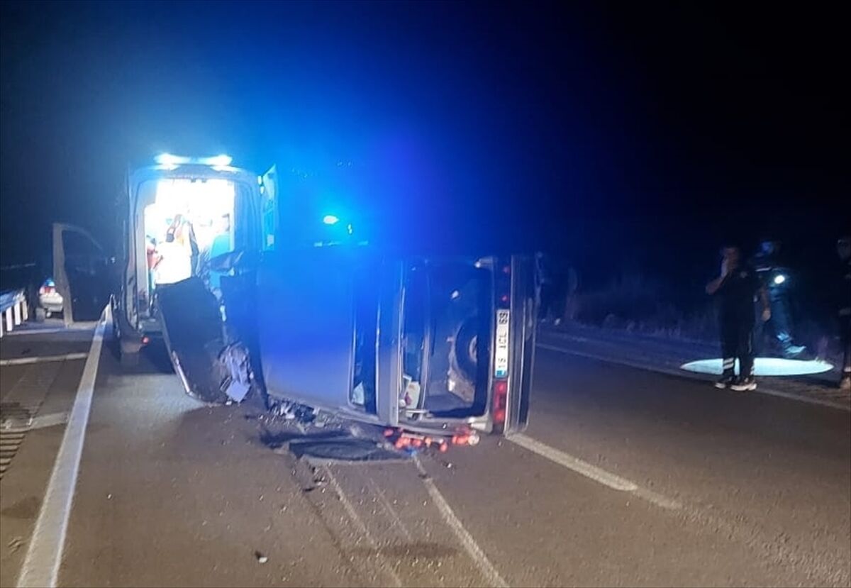 Sivas'ta zincirleme trafik kazasında 10 kişi yaralandı