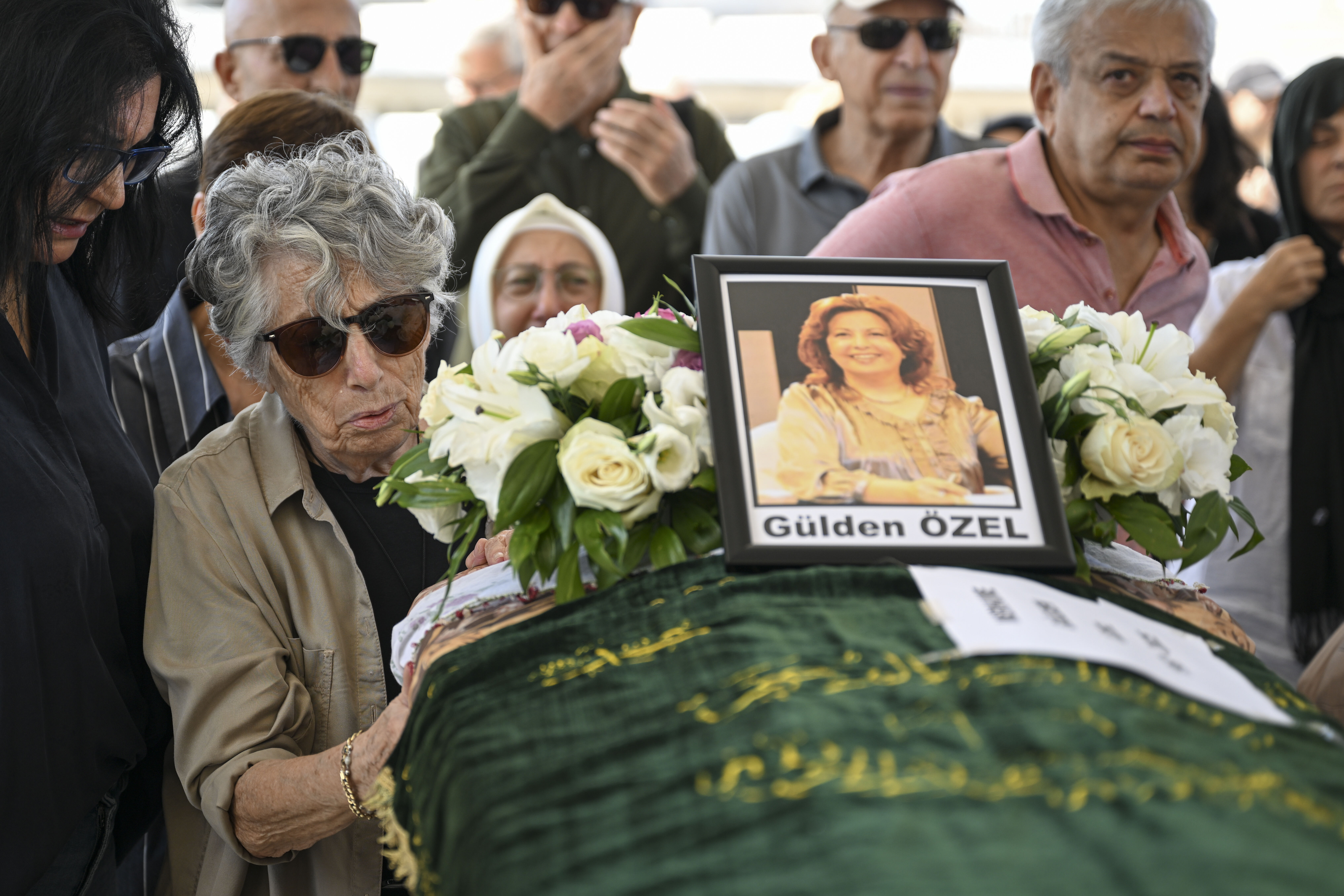 TRT spikeri Gülden Özel son yolculuğuna uğurlandı