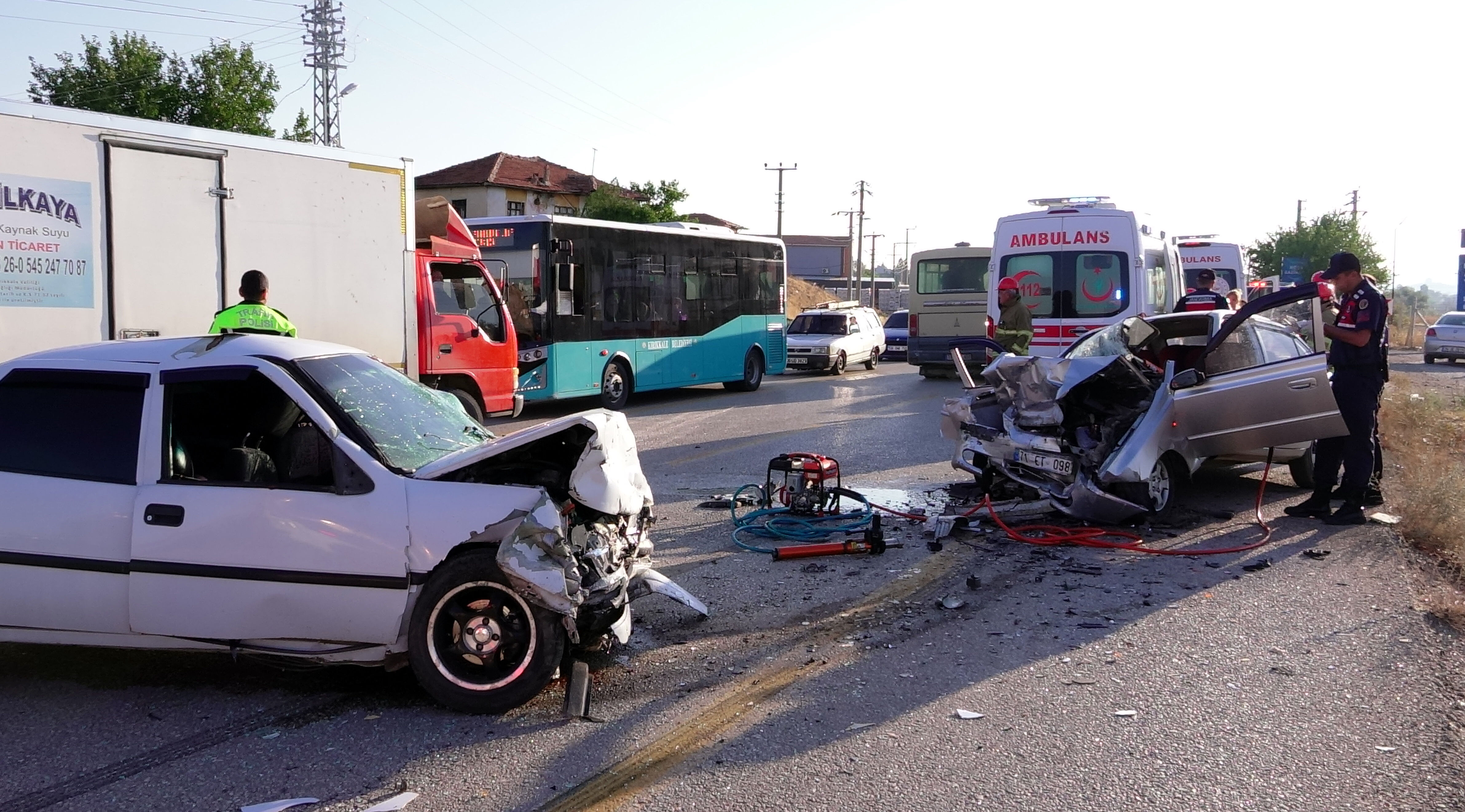 Kırıkkale'de iki otomobilin çarpıştığı kazada sürücüler öldü