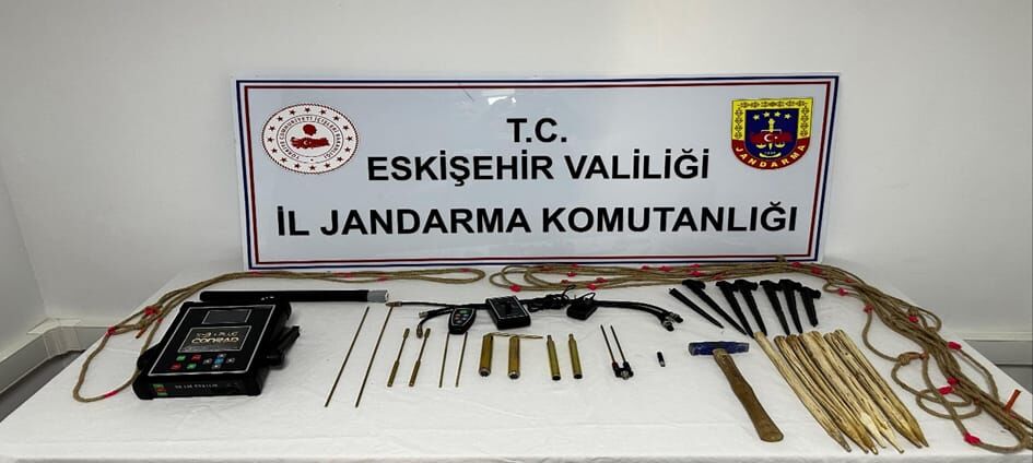Eskişehir'de izinsiz kazı yapan 5 şüpheli yakalandı