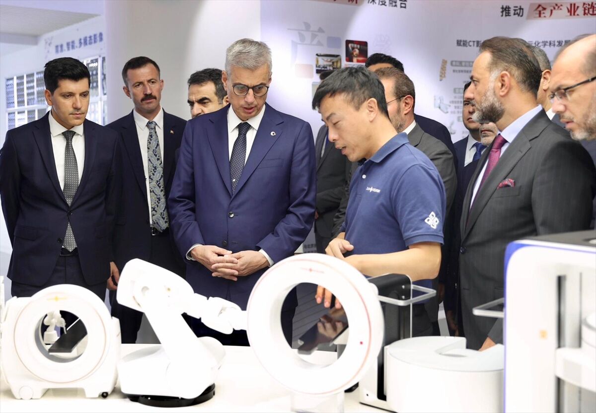 Sağlık Bakanı Memişoğlu, Çin'deki temaslarına Şanghay ile devam edecek