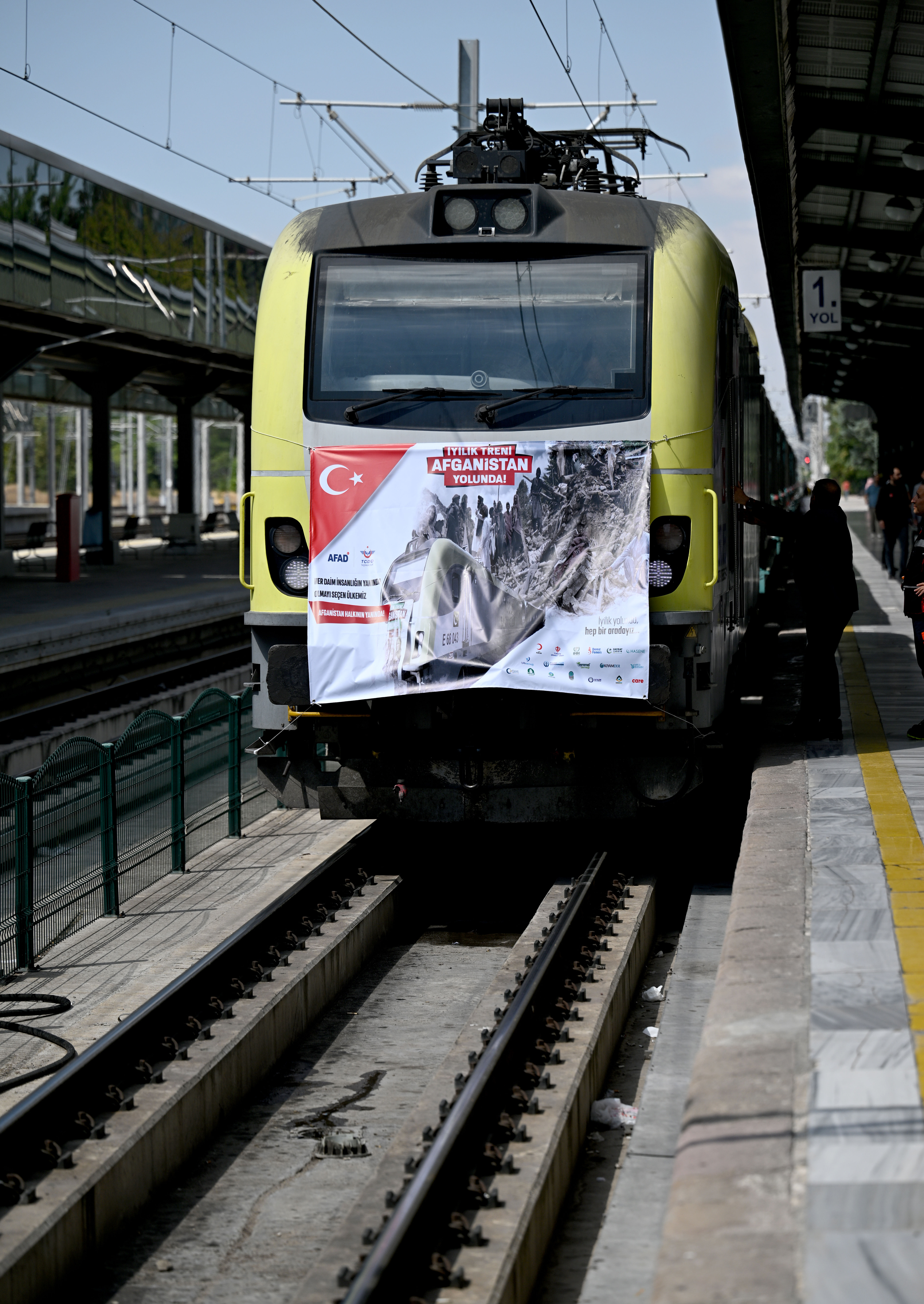 Yardım malzemeleri taşıyan 'İyilik Treni'nin 23'üncüsü Afganistan'a hareket etti