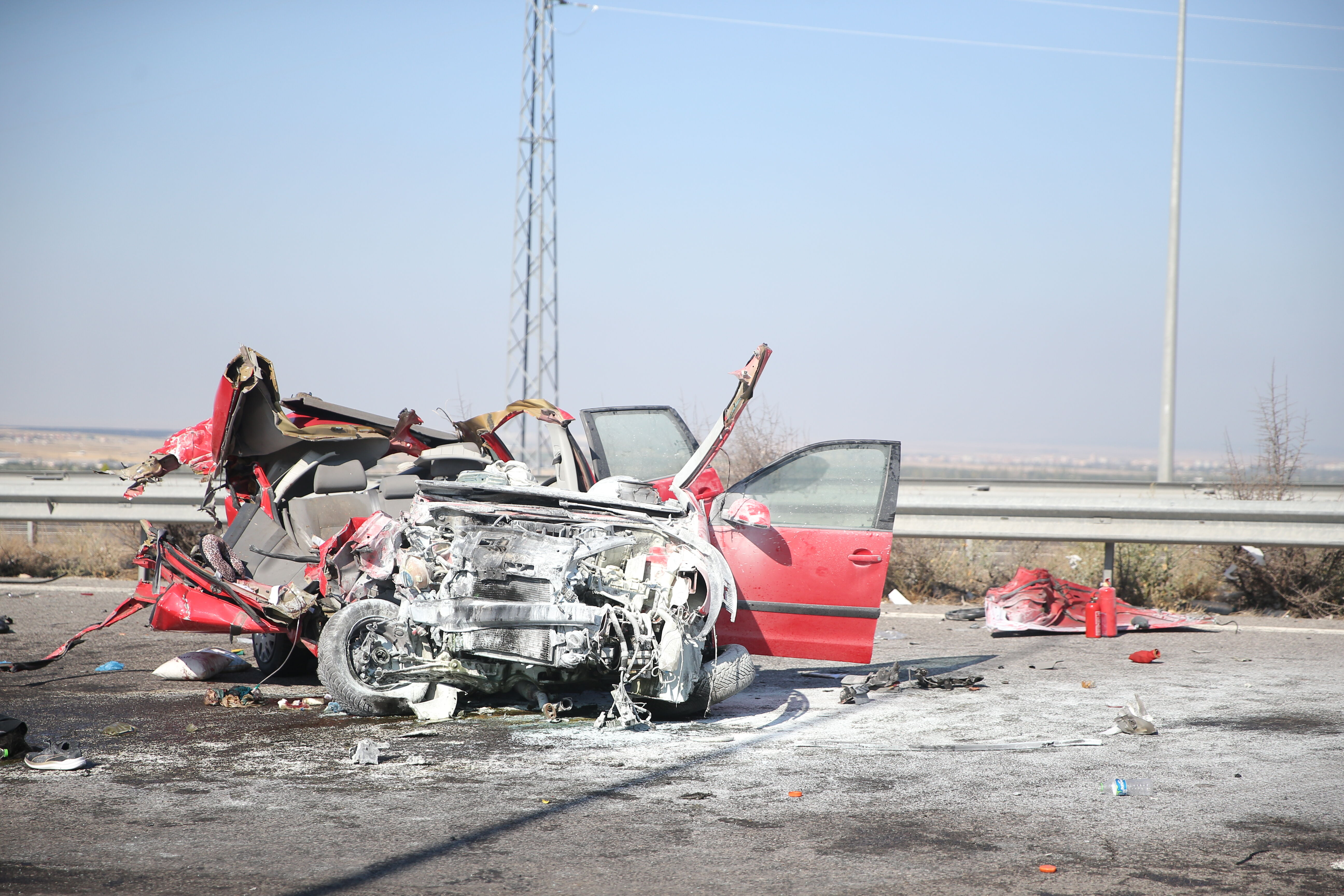 Niğde'de otomobilin tıra arkadan çarptığı kazada 3 kişi öldü, 2 kişi yaralandı