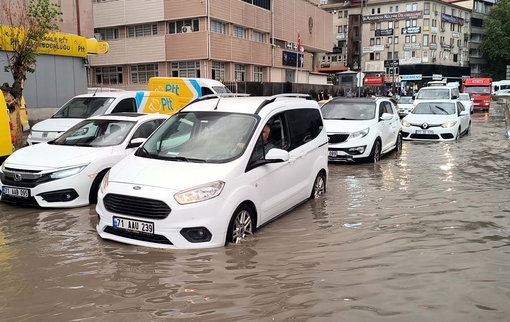 Kırıkkale kent merkezinde sağanak etkili oldu