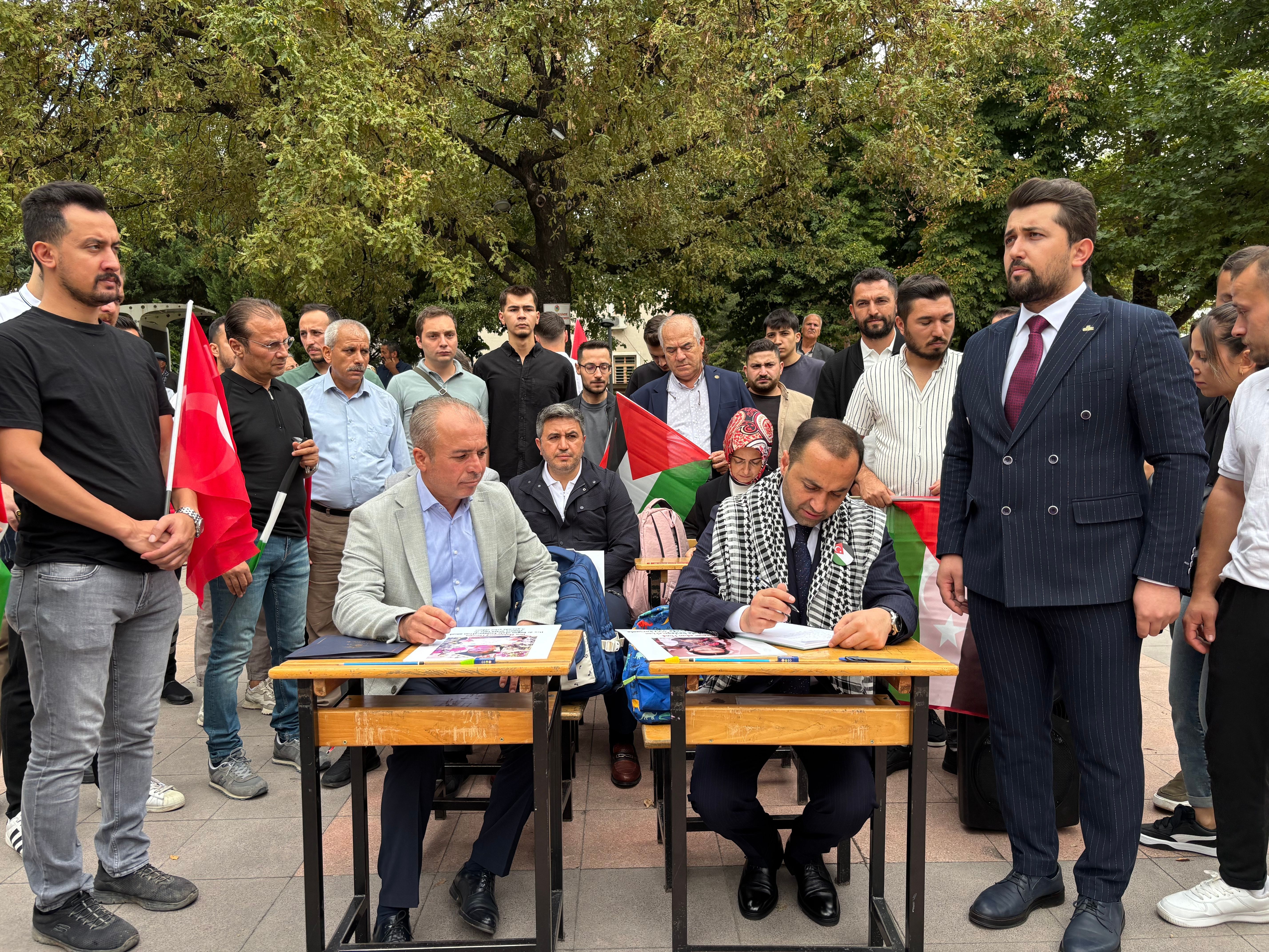 Çankırı'da, Gazze'de öldürülen çocuklar 'boş sıralar'la anıldı