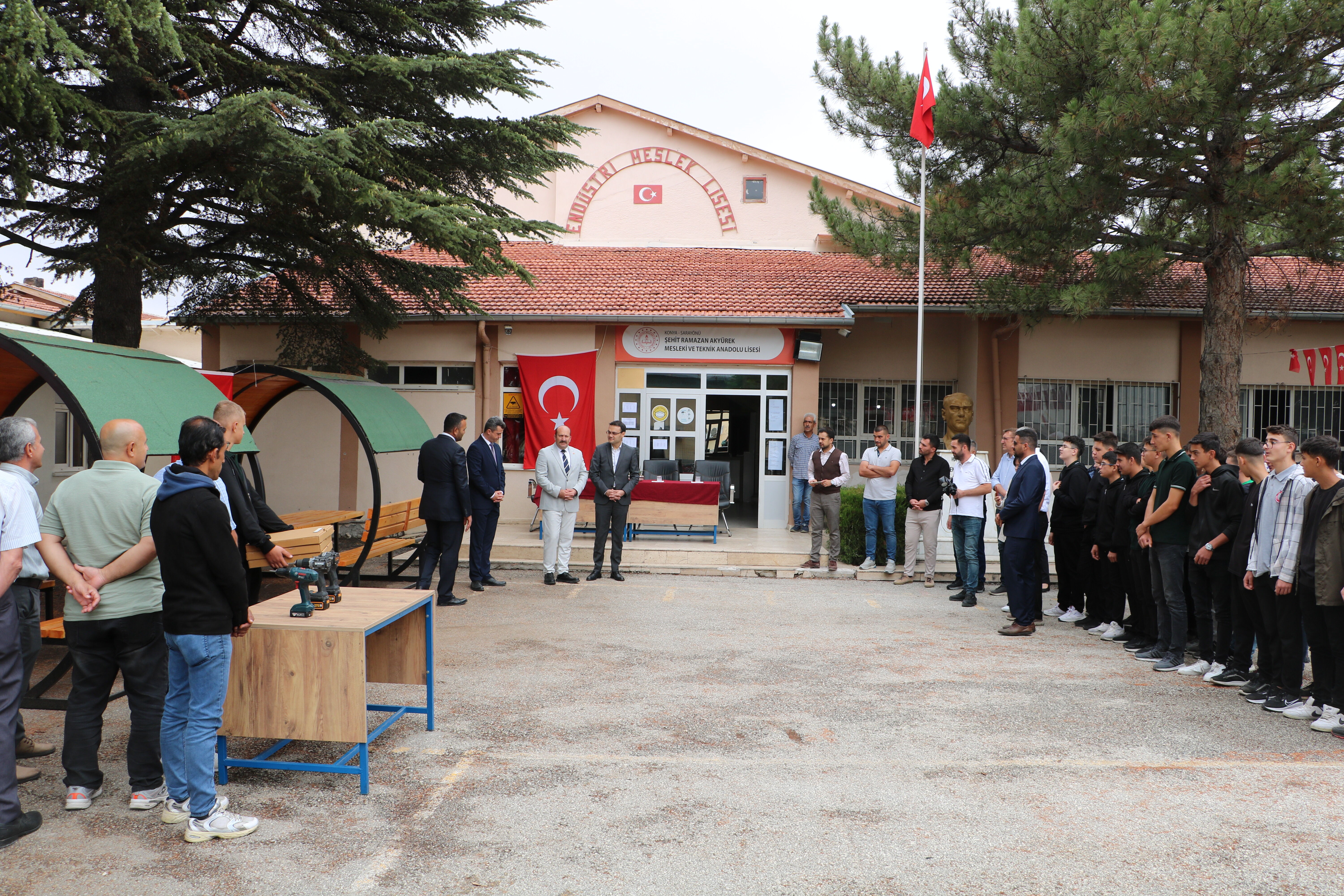 Sarayönü'nde meslek lisesi öğrencilerinden belediyeye kamelya üretimi