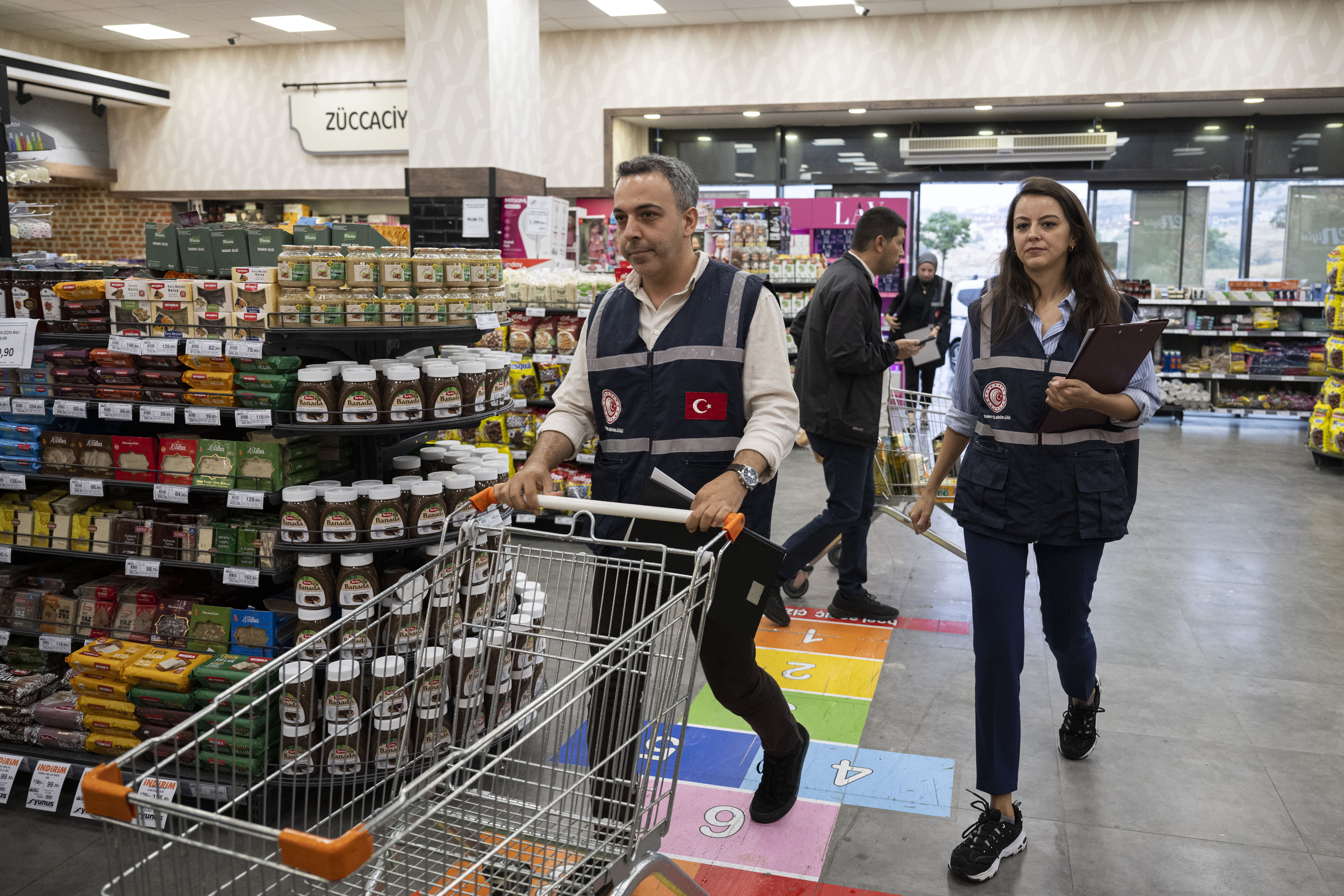 Ticaret Bakanlığı ekipleri başkentte market denetimi yaptı