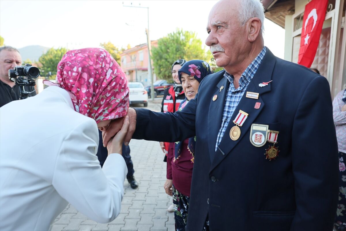 Bakan Göktaş'tan, evliliklerinde 48 yılı geride bırakan Bulut çiftine ziyaret