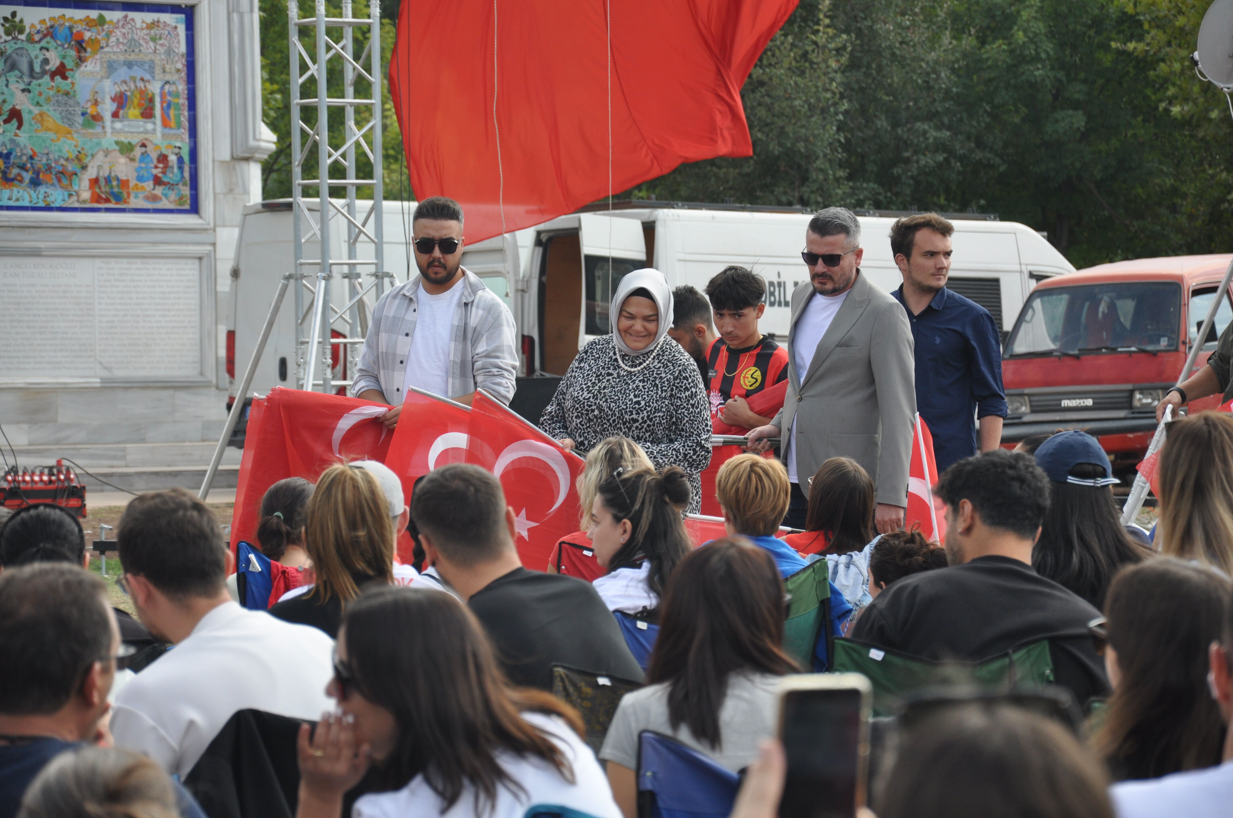 Eskişehirliler, A Milli Kadın Voleybol Takımı'nın final maçını dev ekranda izledi
