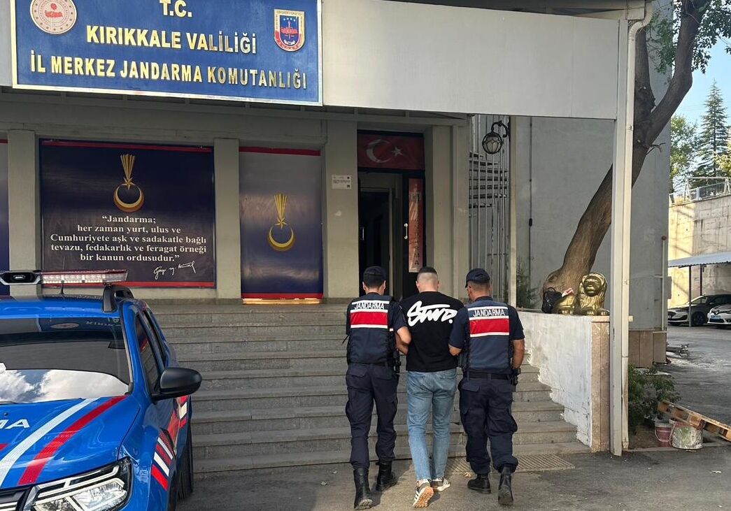 Kırıkkale'de yorgan arasına gizlenmiş 836 sentetik ecza hapı ele geçirildi