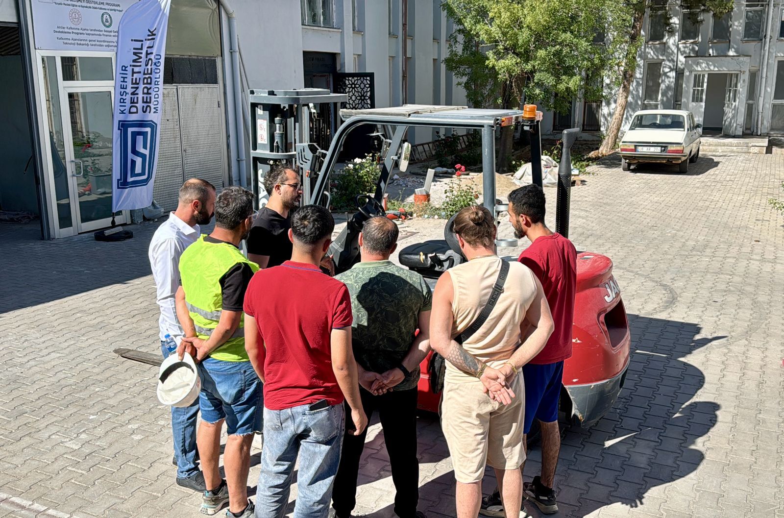 Forklift operatörü olan yükümlüler 'hayata yeni bir adım' atıyor