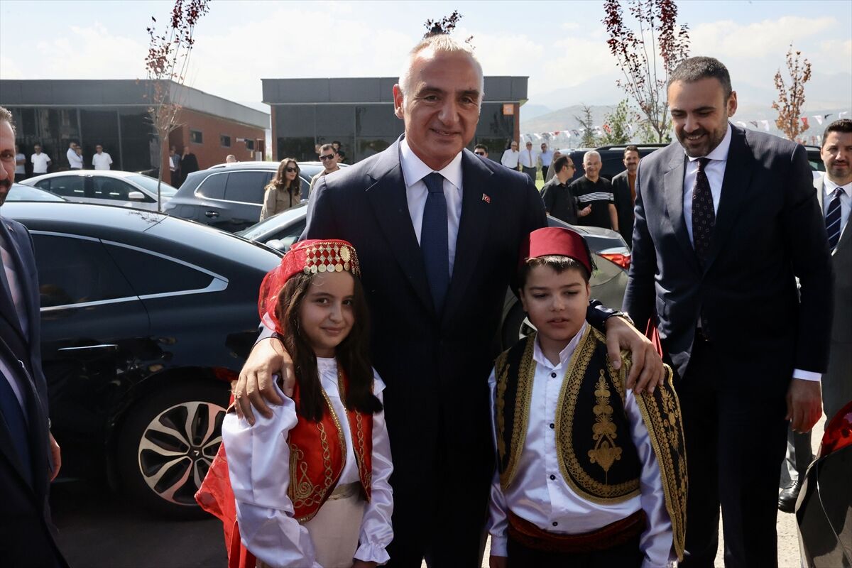 Kültür ve Turizm Bakanı Ersoy, Kayseri'de Türkiye Kültür Yolu Festivali'nin açılışına katıldı: