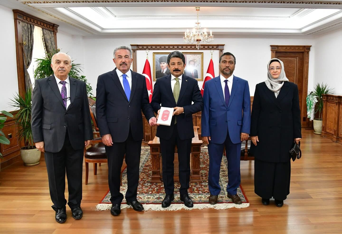 Kırşehir Müftüsü Tekin ve beraberindekiler, Vali Demiryürek'i ziyaret etti