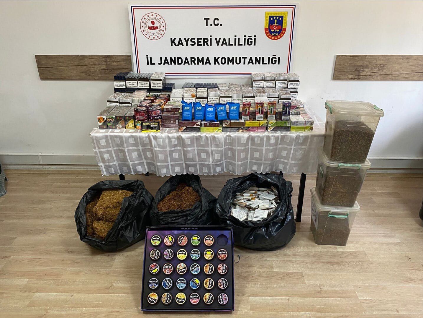 Kayseri'de kaçak sigara operasyonunda 2 şüpheli yakalandı