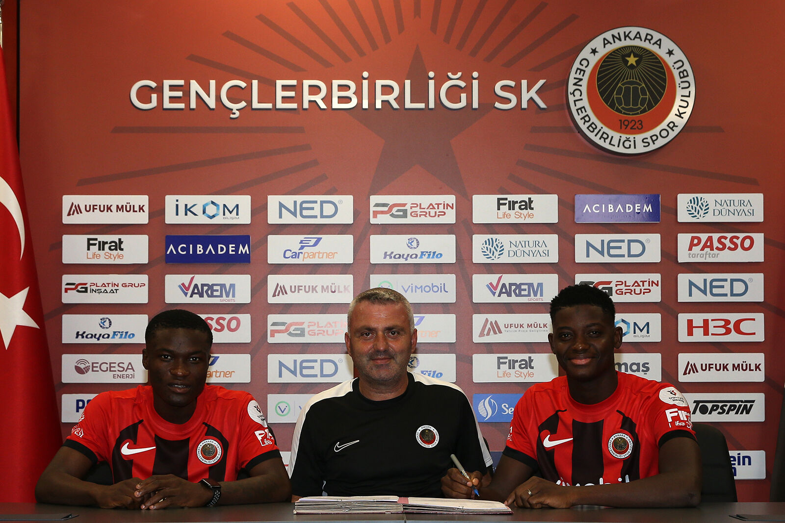 Gençlerbirliği, 2 oyuncuyla sözleşme imzaladı