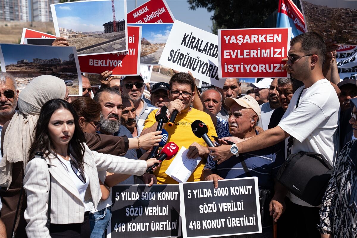 Mamak'ta bir grup vatandaş, 'kentsel dönüşüm mağduru oldukları' iddiasıyla açıklama yaptı