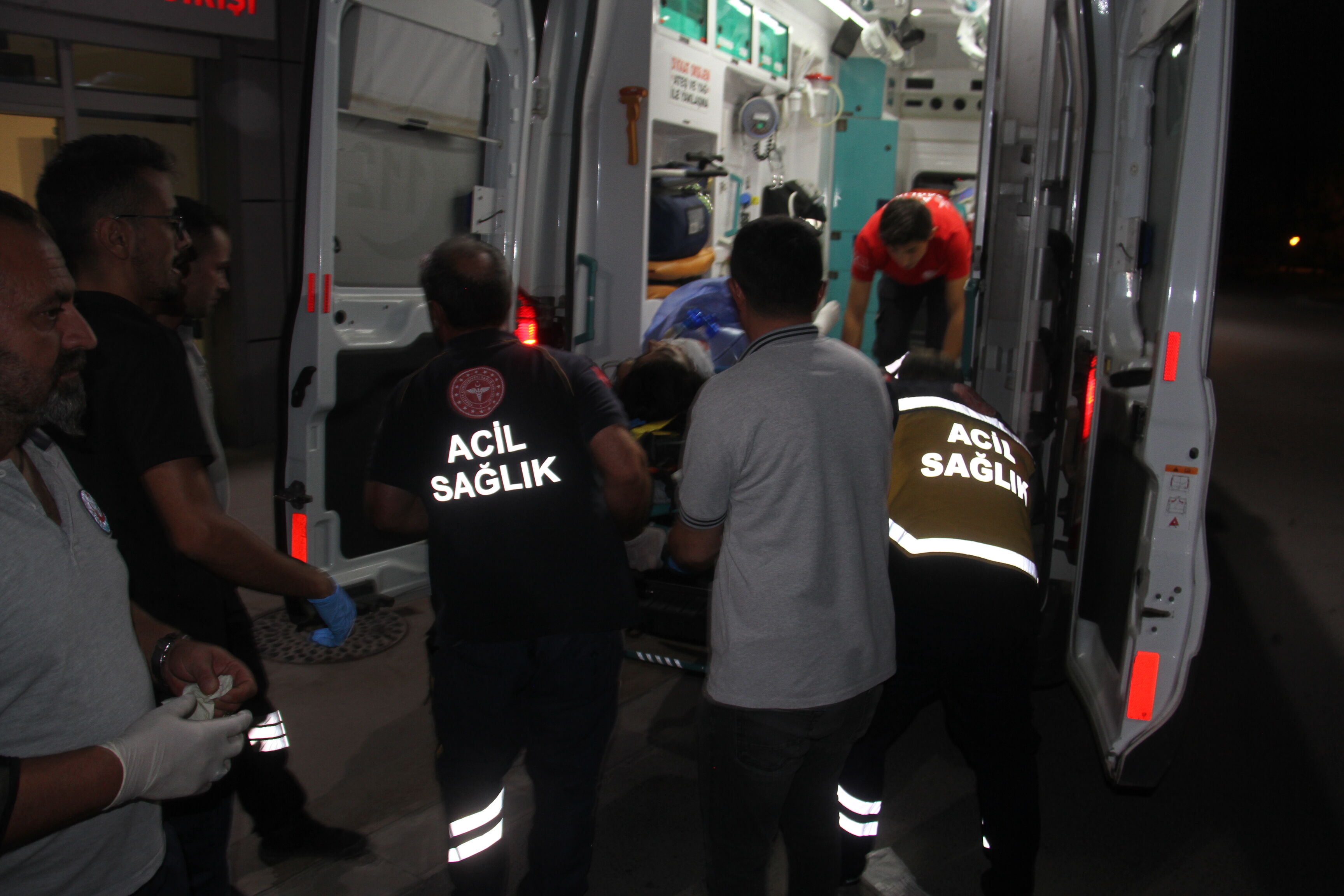 Konya'da iki otomobilin kavşakta çarpıştığı kazada 4 kişi yaralandı