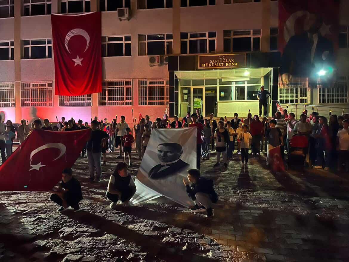 Sarıoğlan'da 'Fener Alayı Yürüyüşü' düzenlendi