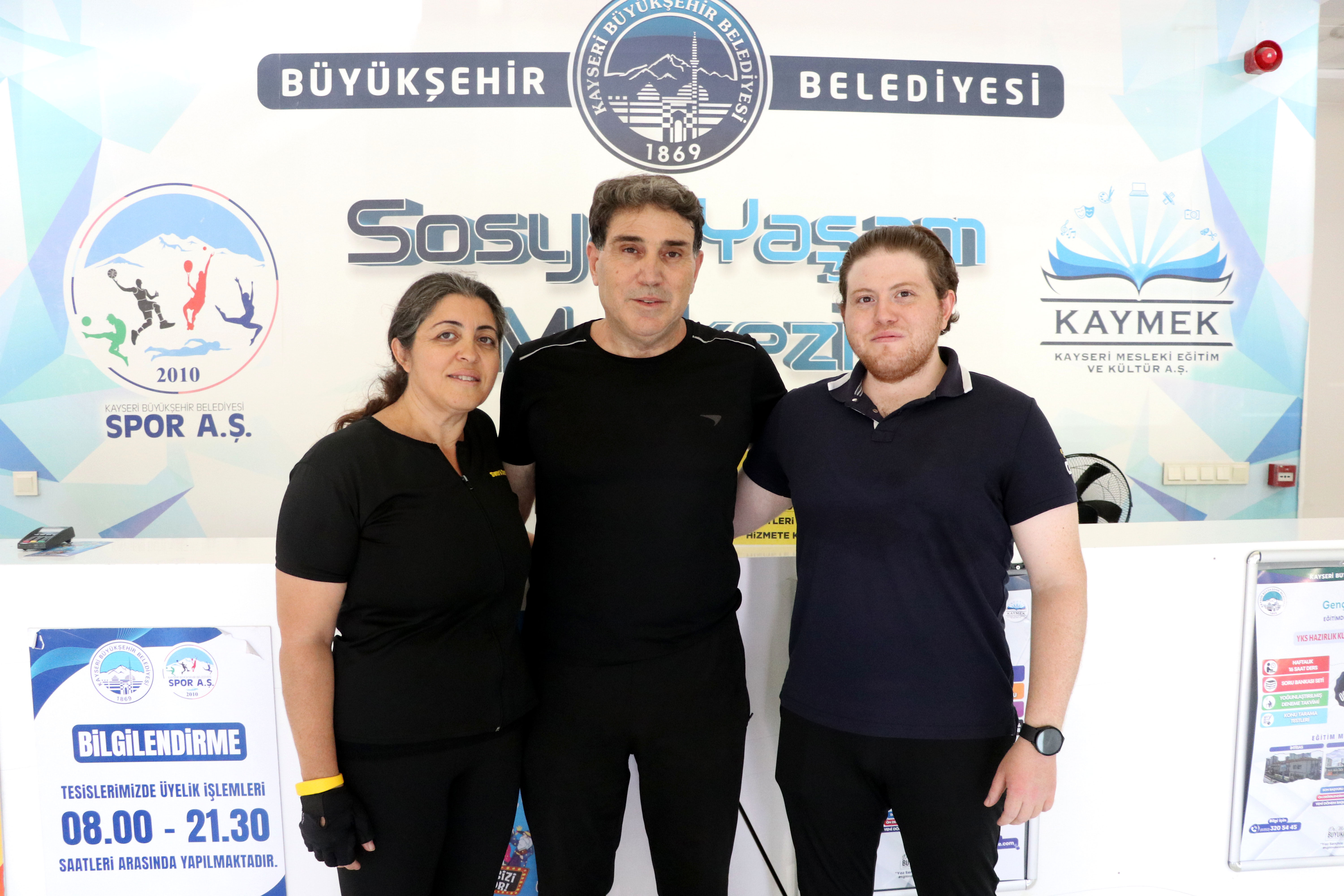 Sağlıklı yaşam için spora başlayan aile bireyleri fazla kilolarından kurtuldu