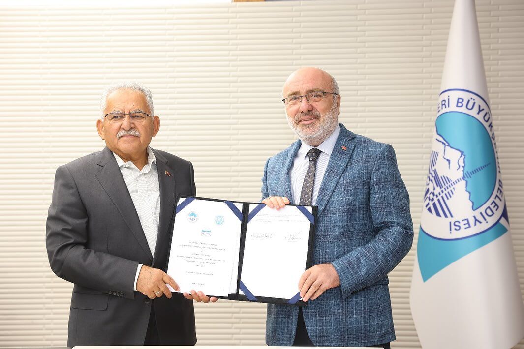 Büyükşehir Belediyesinden KAYÜ öğrencilerine sanat ve eğitim desteği