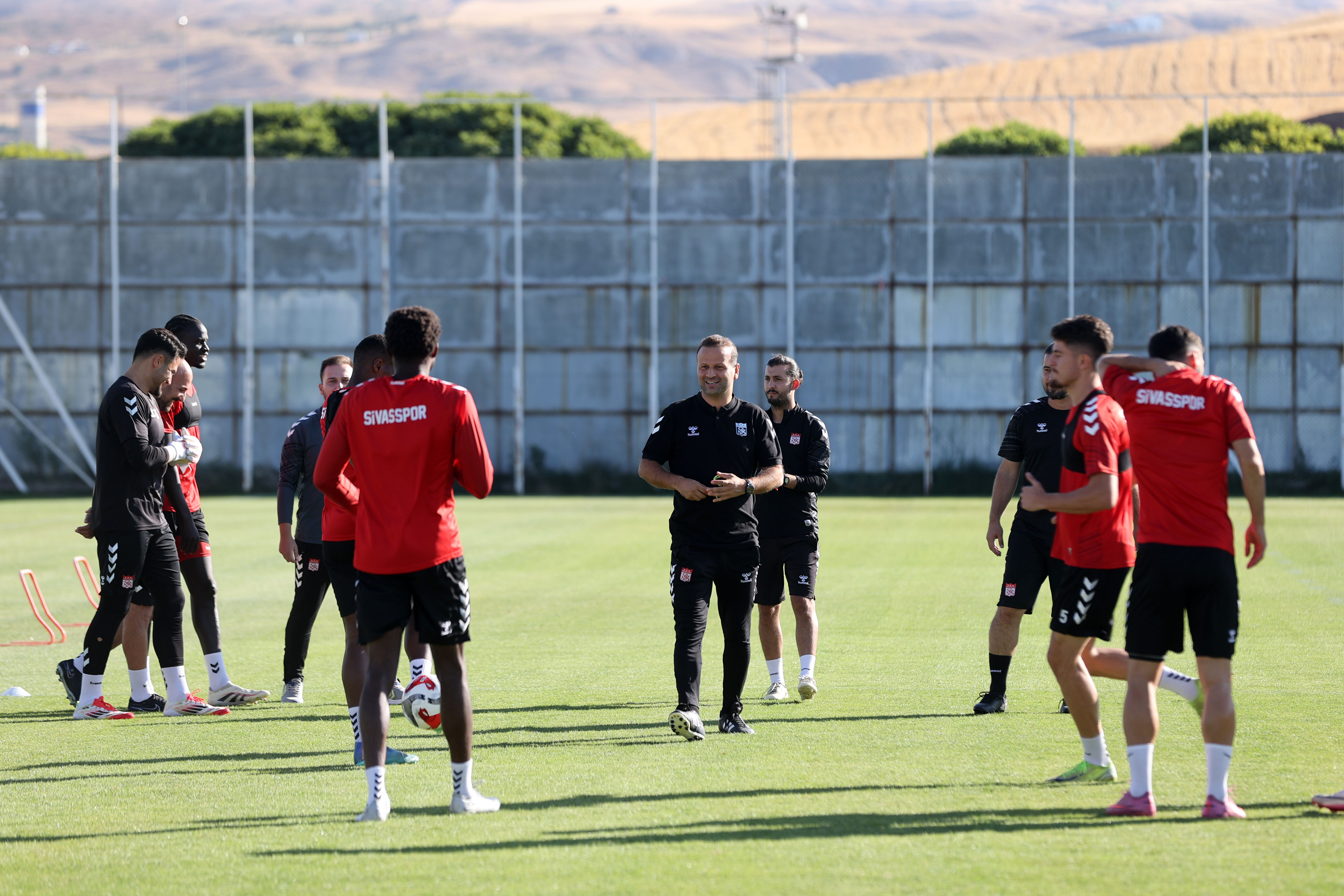 Sivasspor Teknik Direktörü Korkmaz taraftardan zaman istedi: