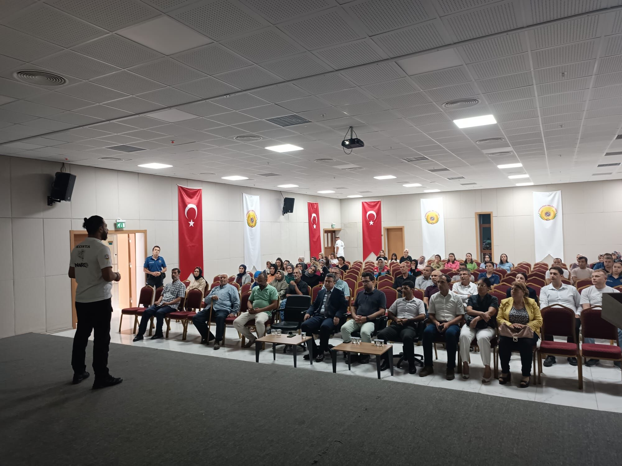 Sarayönü'nde 'En İyi Narkotik Polisi Anne' semineri düzenlendi