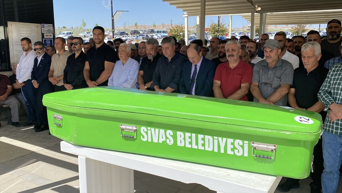 Türkiye Güreş Federasyonu Başkanı Akgül'ün dedesinin cenazesi Sivas'ta toprağa verildi
