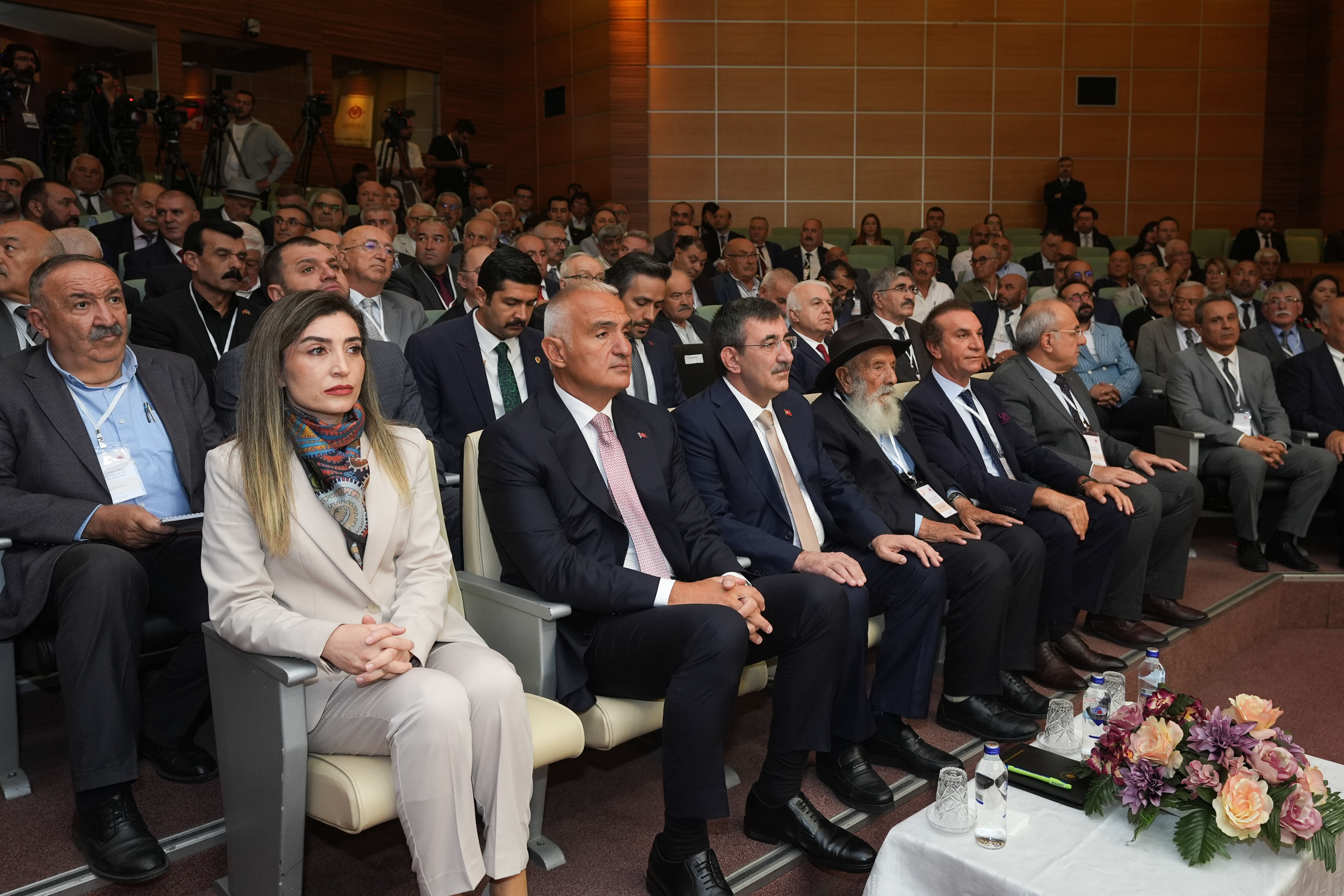 Bakan Ersoy, 'Alevi İnanç Önderleri ve Cemevi Başkanları İstişare Toplantısı'nda konuştu: