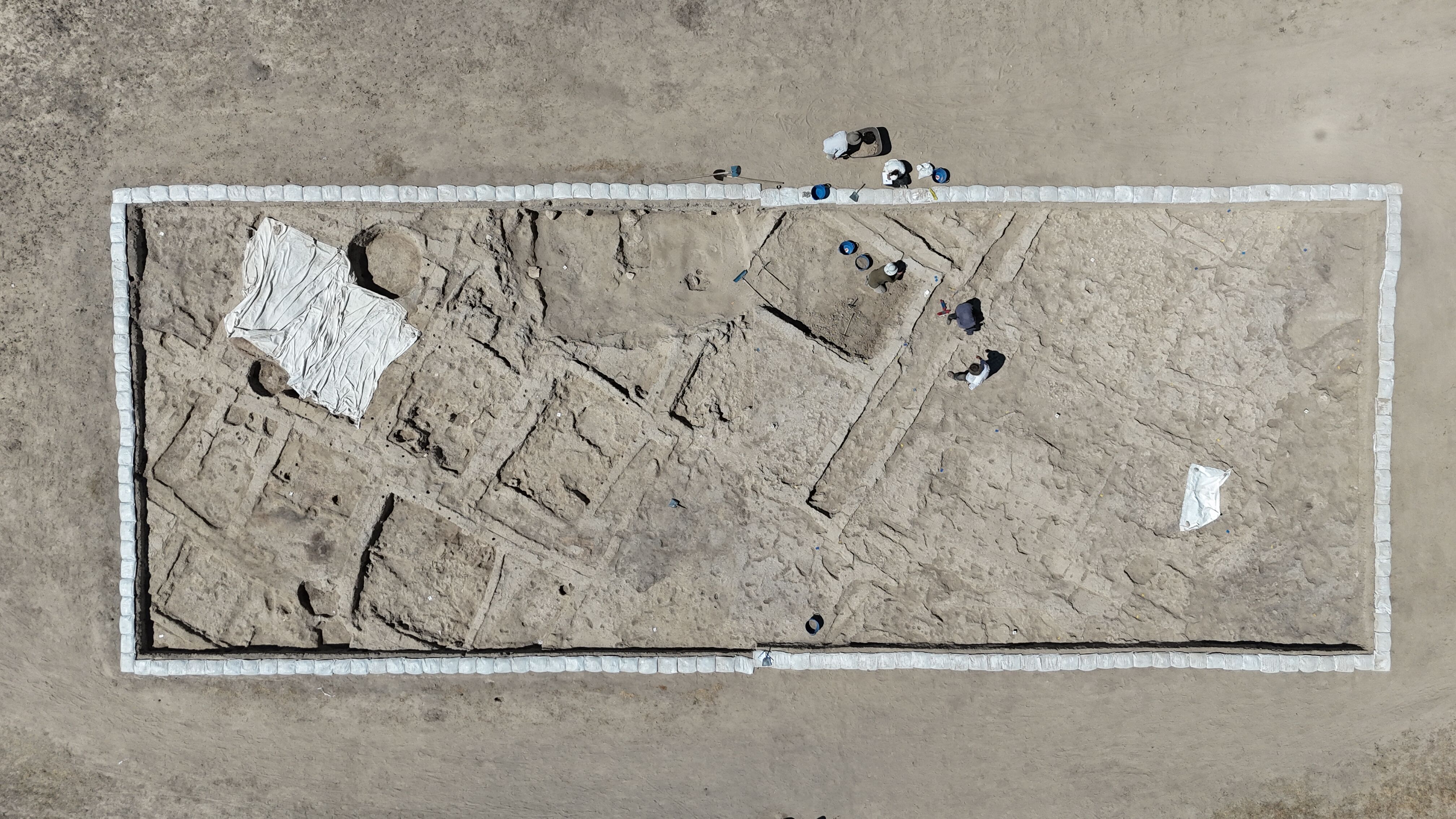 Karaman'daki Canhasan 3 Höyüğü'nde bulunan 'sokak yapısı'nda kazı sürüyor