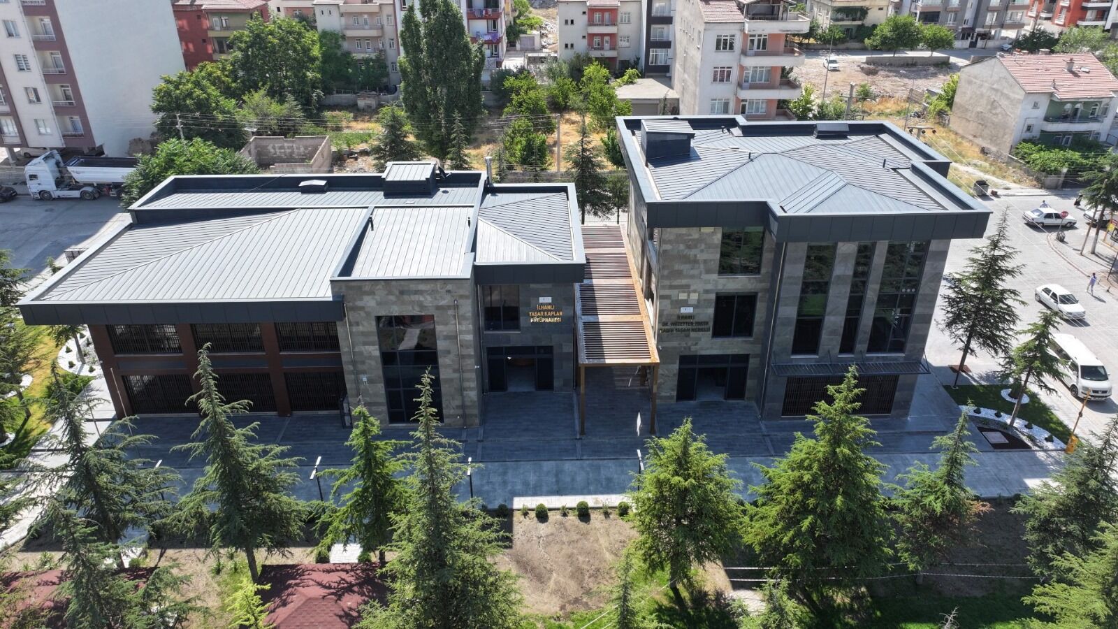 Niğde'de kütüphane ve Kadın Yaşam Merkezi'nin yapımı tamamlandı