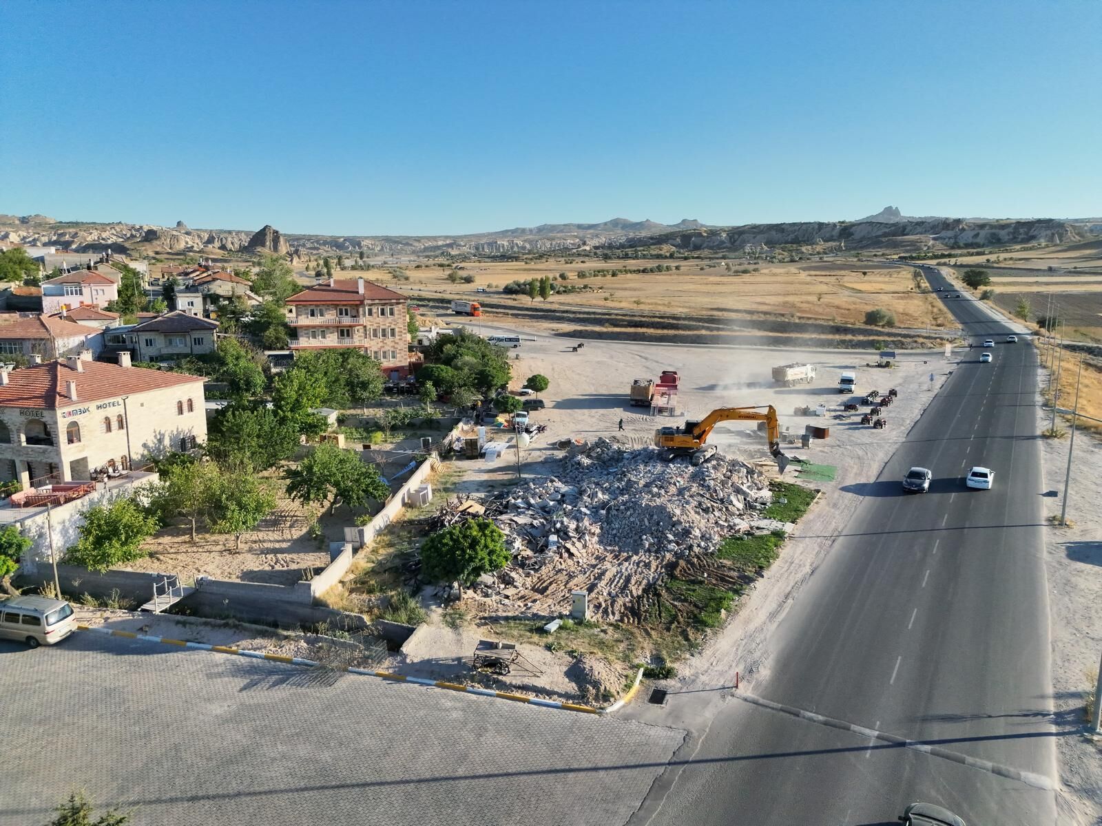 Nevşehir'de doğal sit alanı içerisinde bulunan 2 kaçak yapı yıkıldı