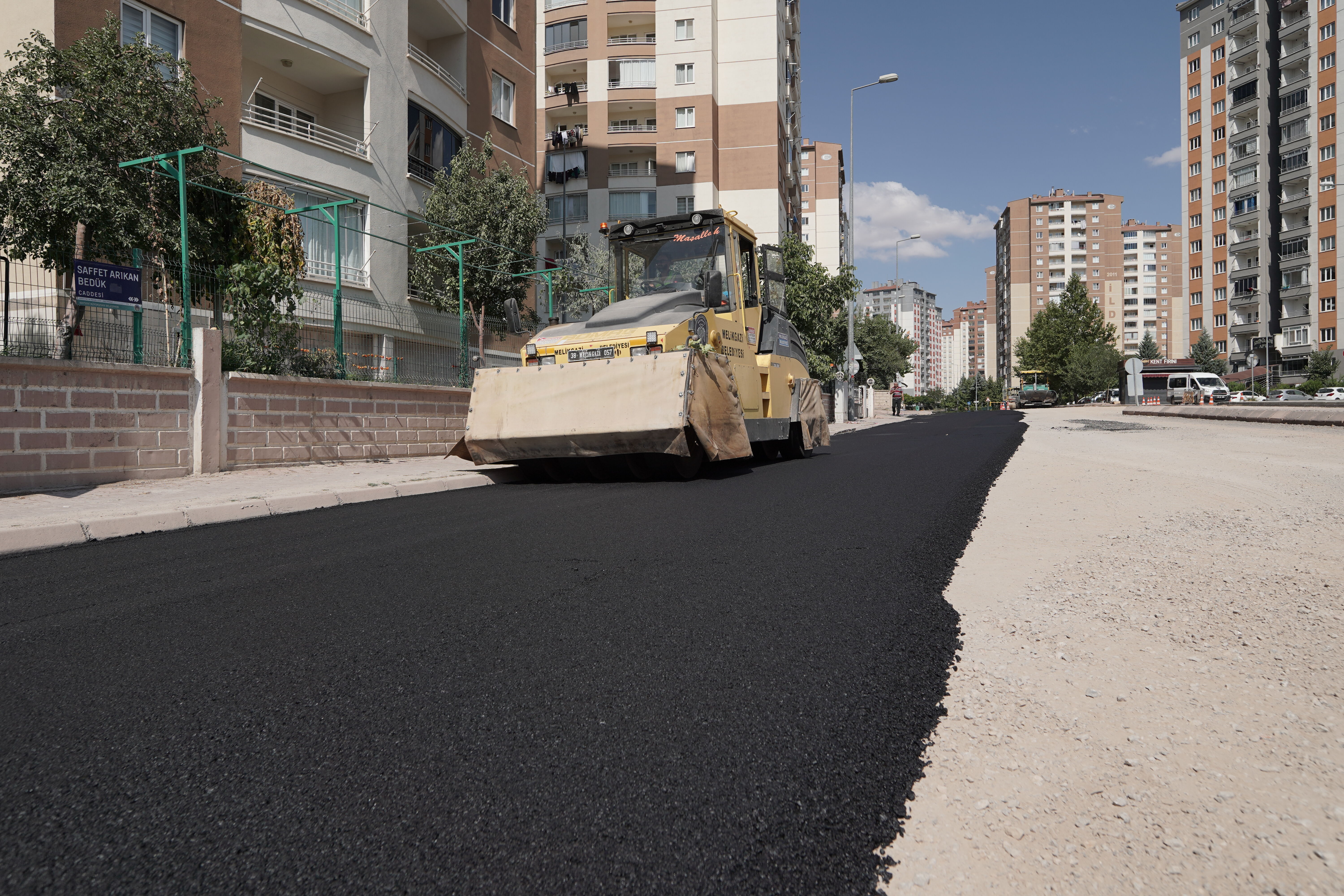 Melikgazi Belediyesinden asfalt yenileme çalışması