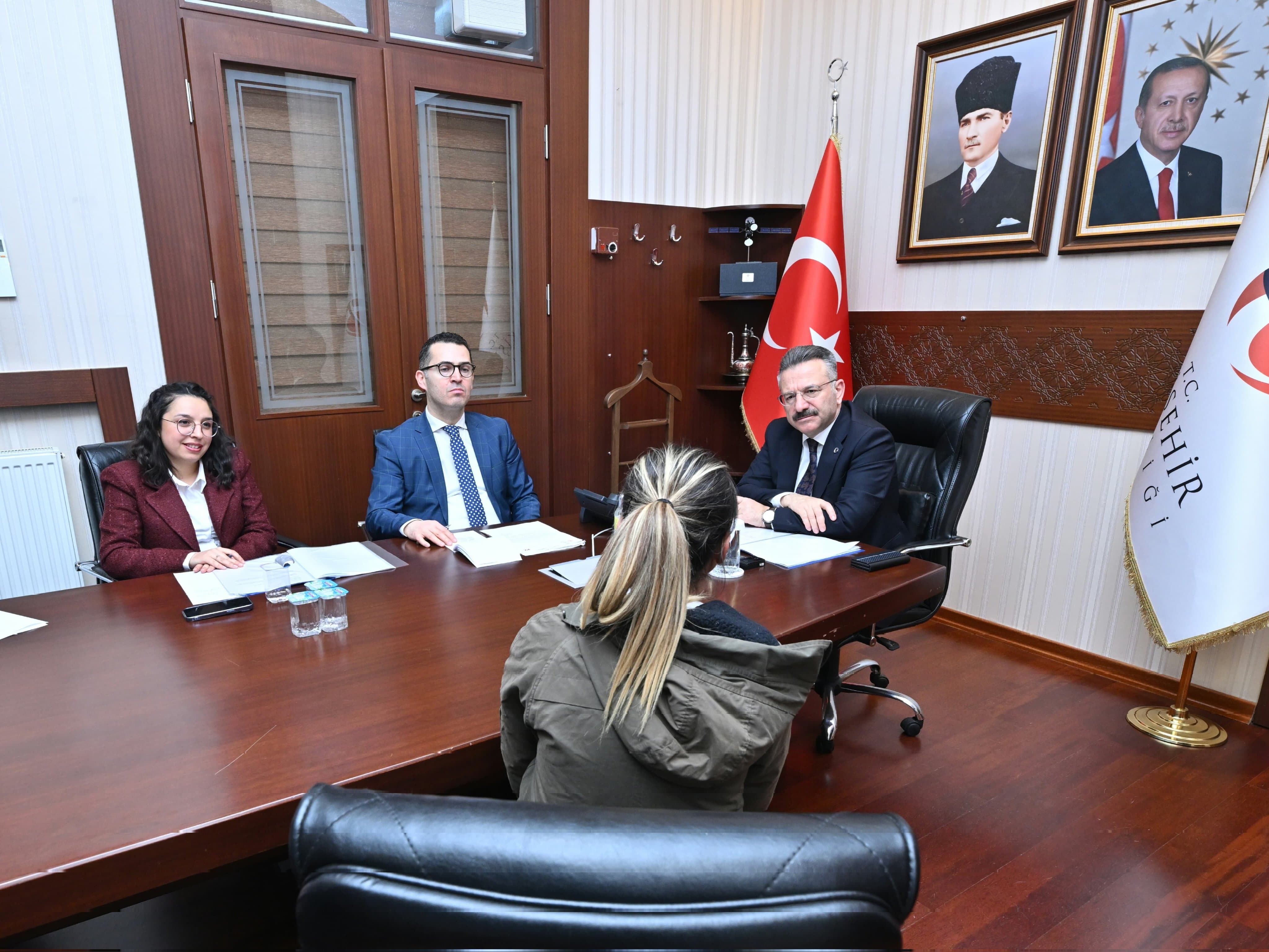 Eskişehir Valisi Aksoy vatandaşların sorunlarına çözüm buluyor