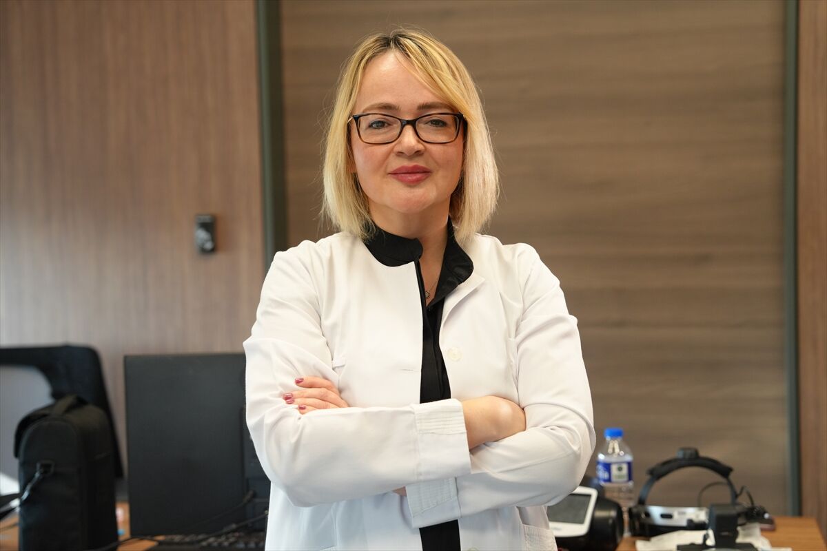'Kırmızı göz' riskine karşı deniz ve havuzda UV korumalı gözlük önerisi