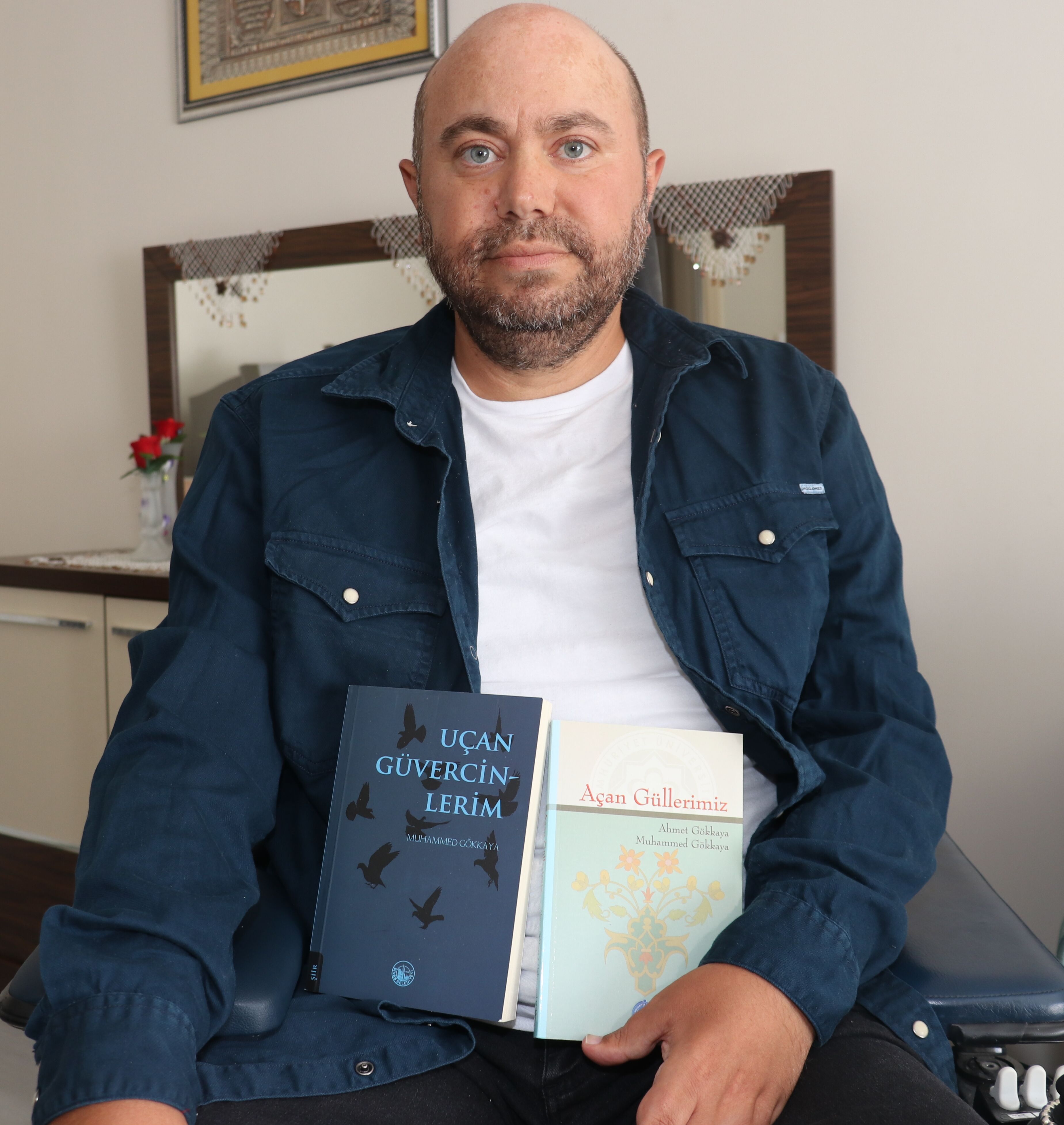 DMD hastası Muhammed, ağabeyi ve kardeşinin vefatından sonra şiir yazarak hayata tutunuyor