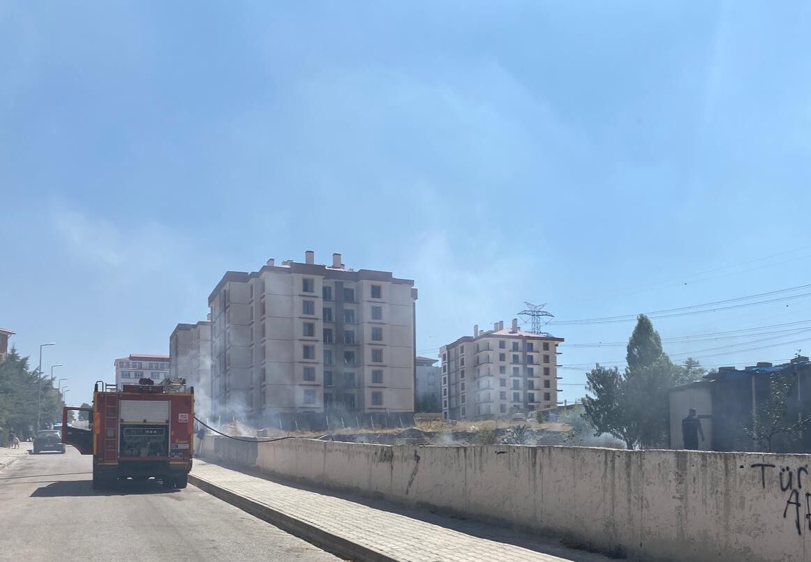 Gölbaşı'nda inşaat alanında çıkan yangın söndürüldü