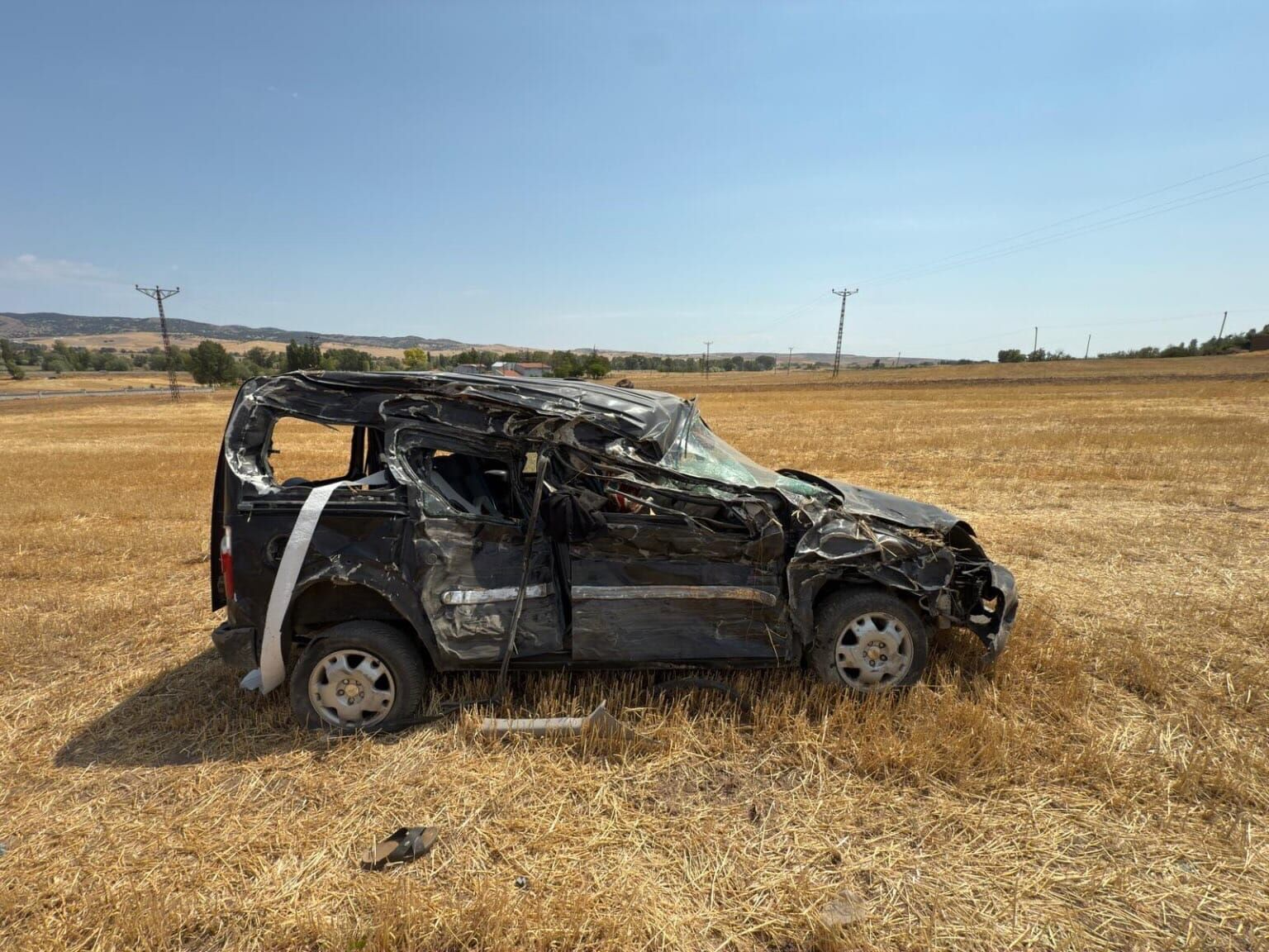 Yozgat'ta hafif ticari aracın iş makinesine çarptığı kazada 1 kişi öldü, 1 kişi yaralandı