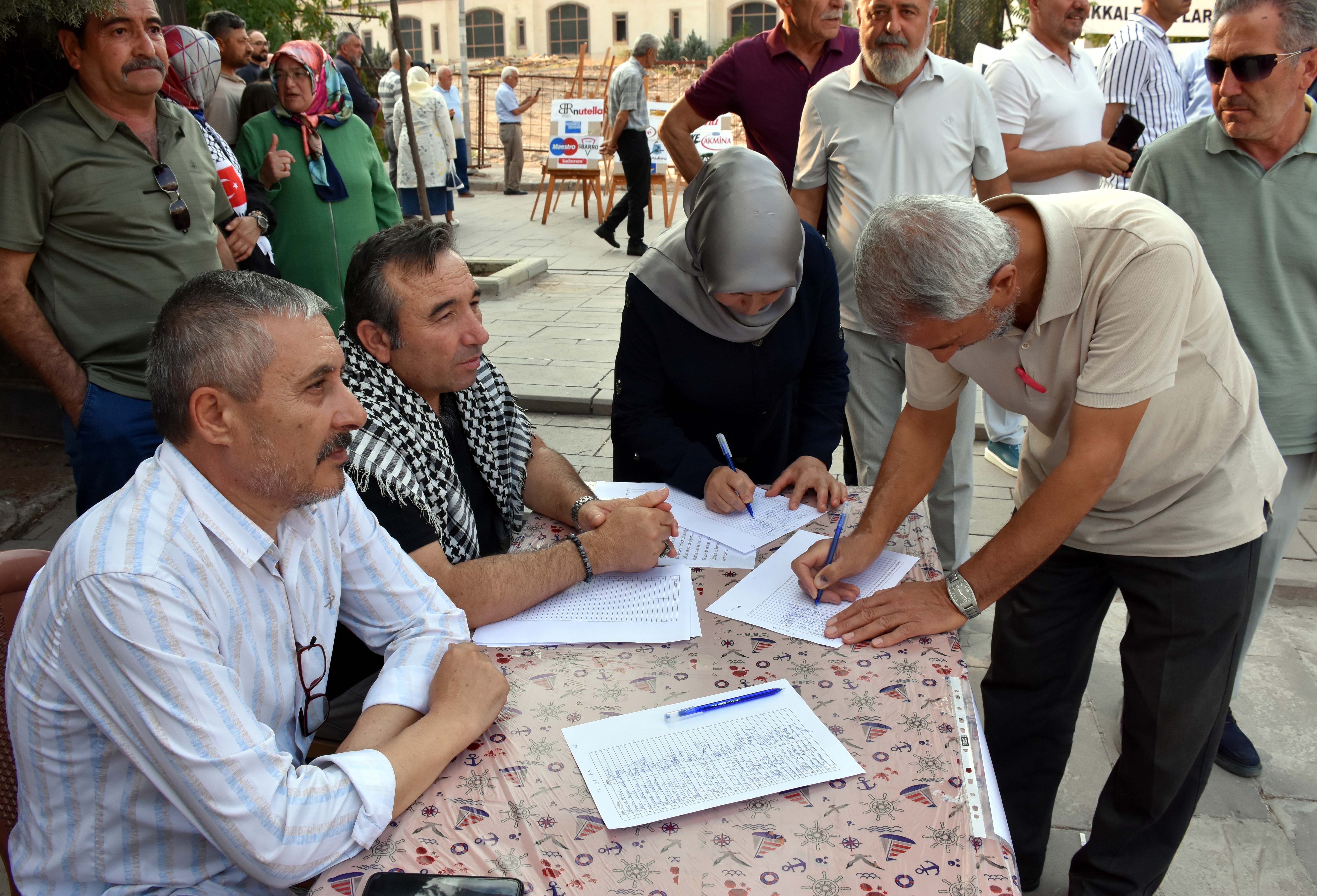 Kırıkkale'de İsrail'in Gazze'ye yönelik saldırılarına karşı imza kampanyası başlatıldı
