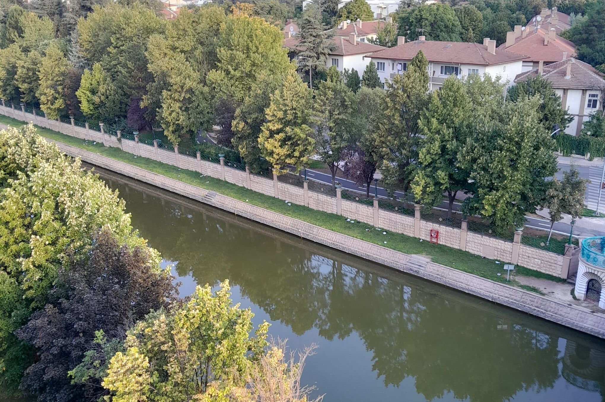 Eskişehir'de Porsuk Çayı'nın çevresindeki kirliliğe tepki