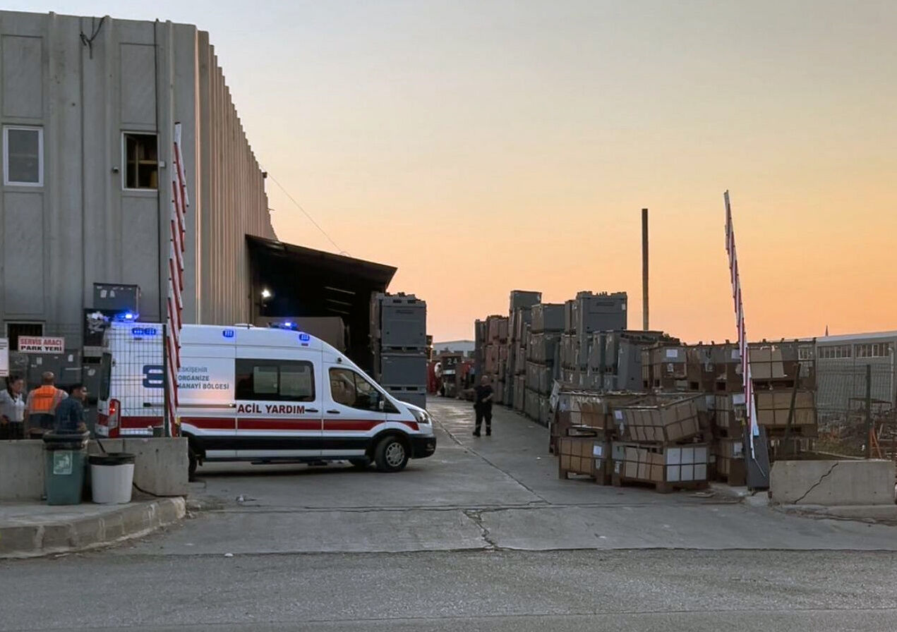 Eskişehir'de fabrikadaki makineye sıkışarak yaralanan işçi hastanede öldü