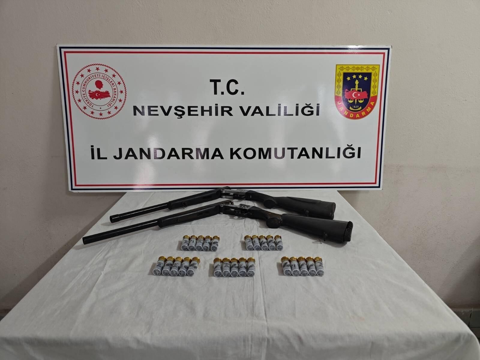 Nevşehir'de durdurulan araçta ruhsatsız 2 av tüfeği ele geçirildi