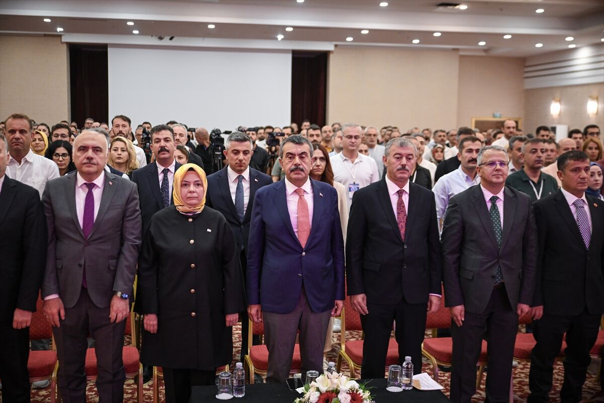 Bakan Tekin, yurt dışında görev yapacak öğretmen ve okutmanların bilgilendirilmesi toplantısında konuştu: