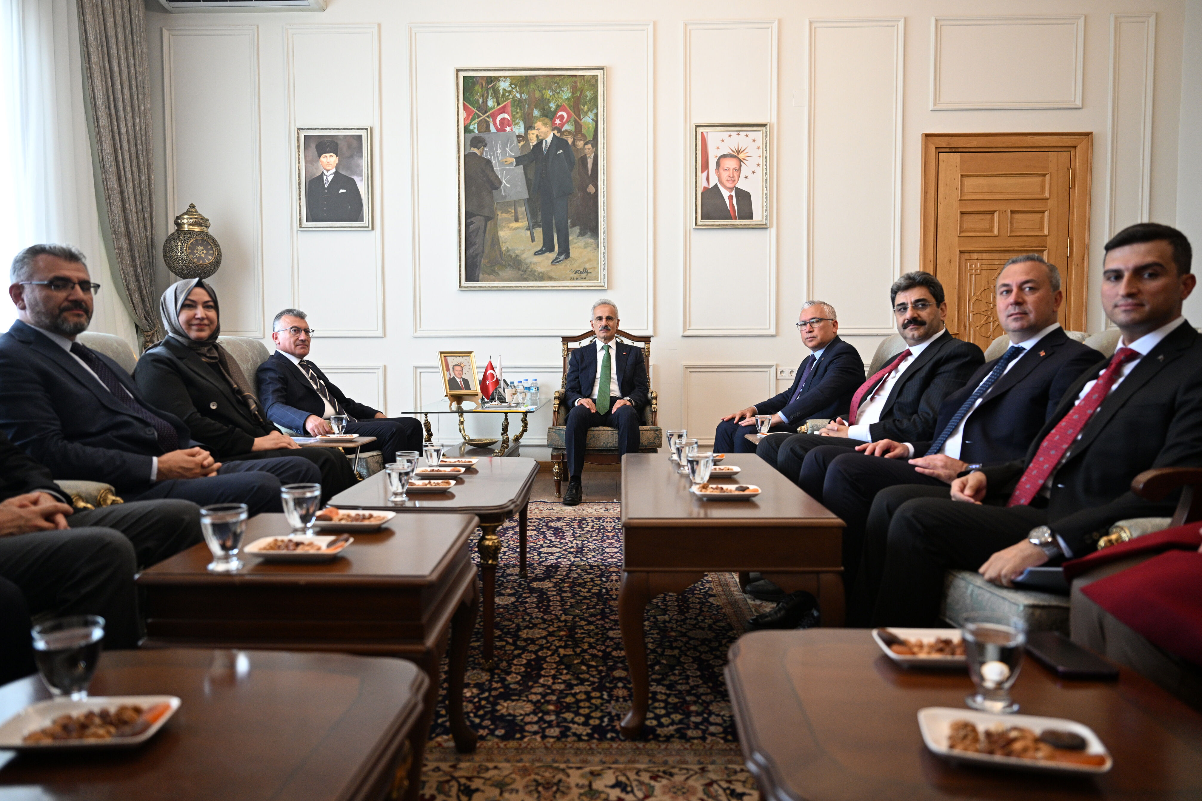 Ulaştırma ve Altyapı Bakanı Uraloğlu, Sivas'ta ziyaretlerde bulundu
