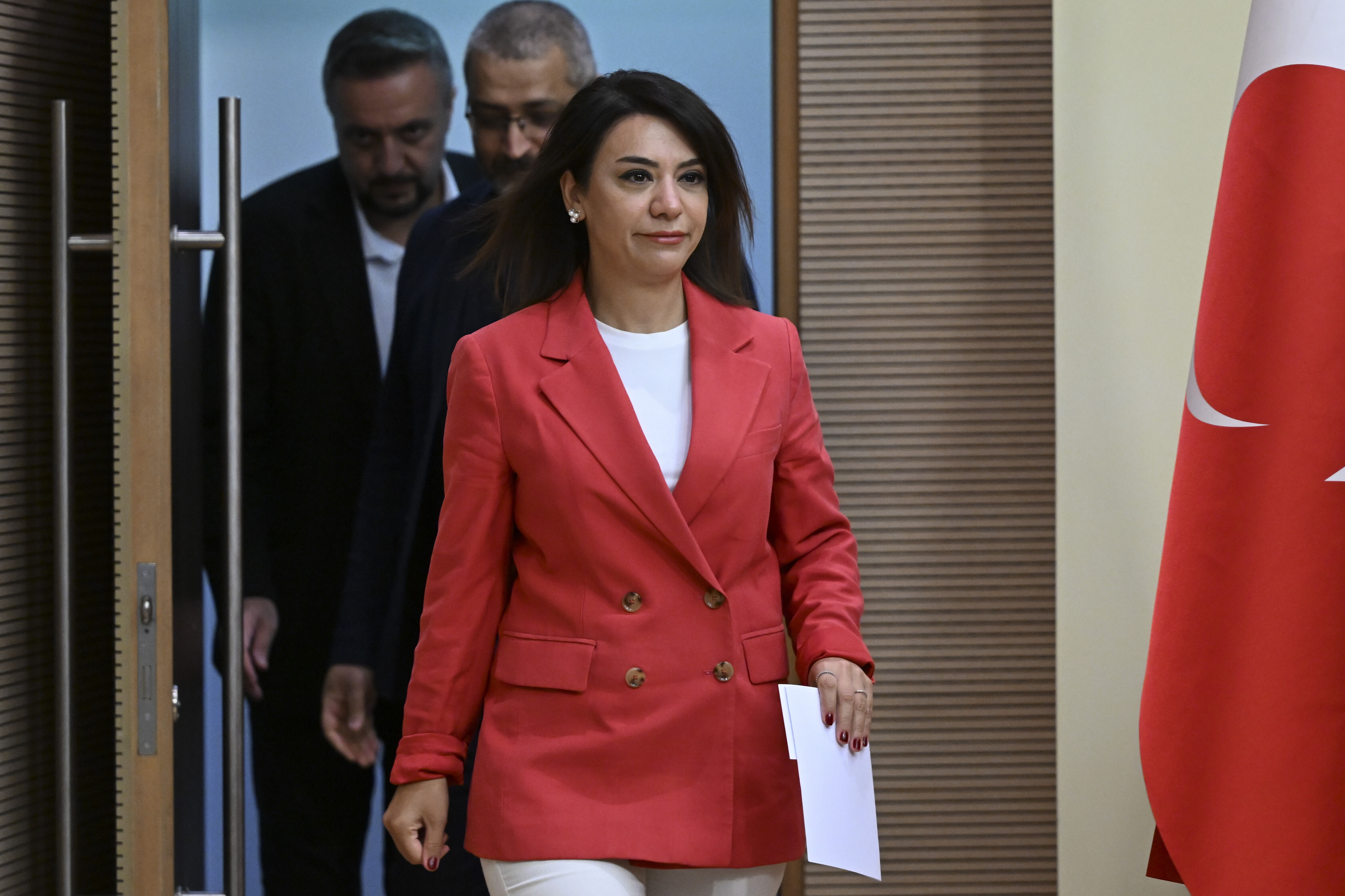 CHP Genel Başkan Yardımcısı Taşcıer, turizm çalışanlarıyla basın toplantısı düzenledi: